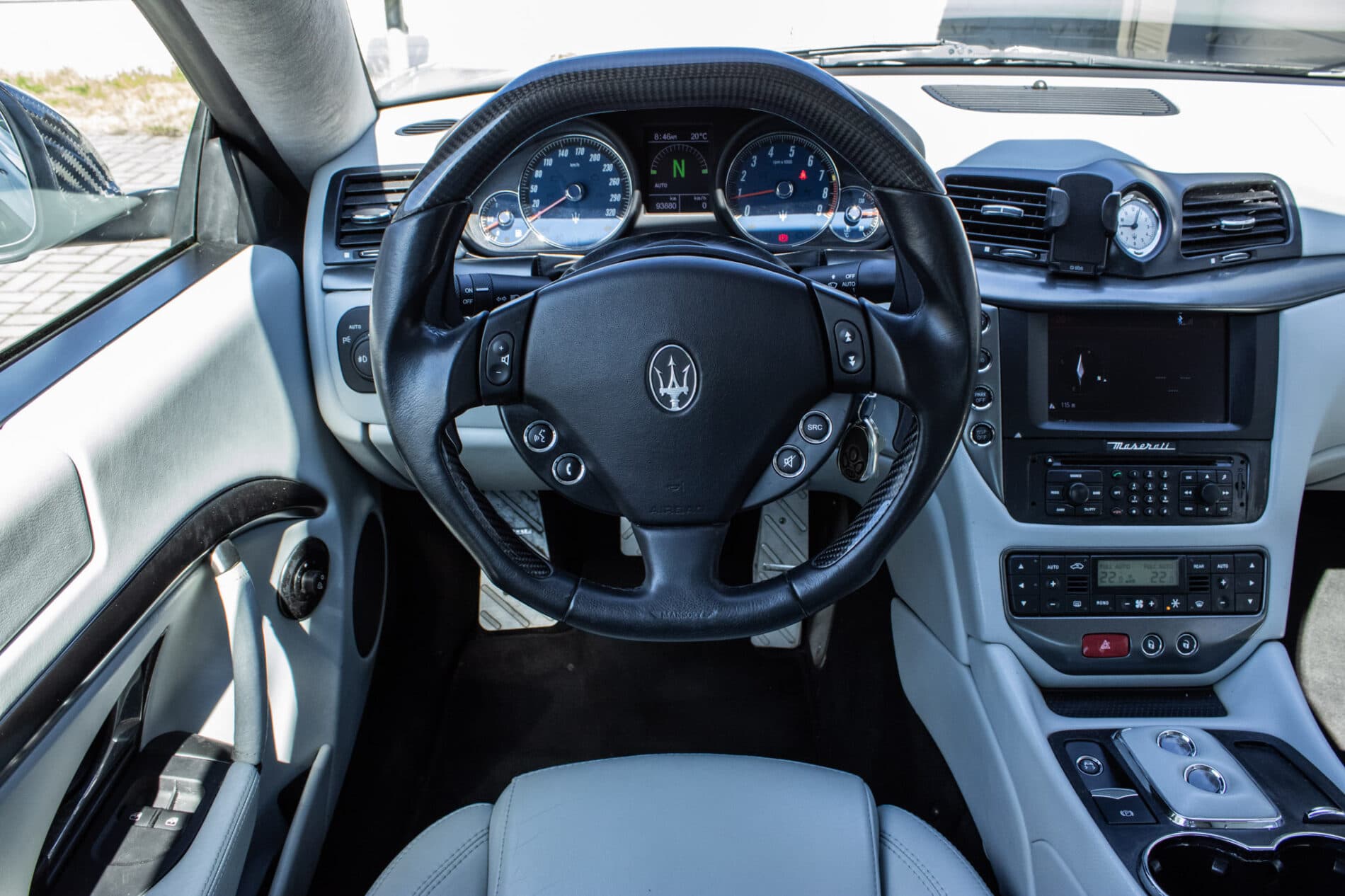 2008 Maserati GranTurismo, sivá kupé, 93 880 km