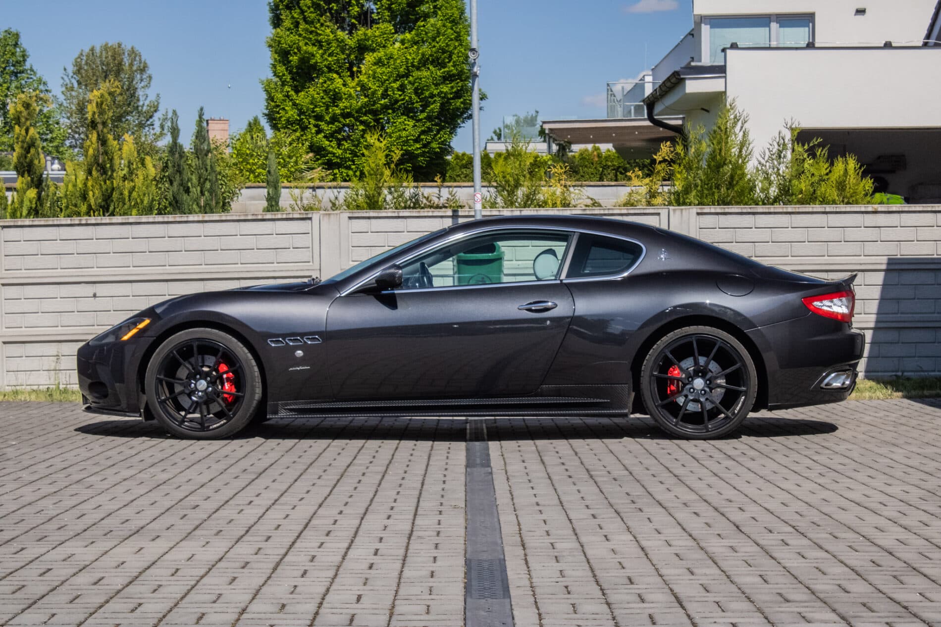 2008 Maserati GranTurismo, sivá kupé, 93 880 km