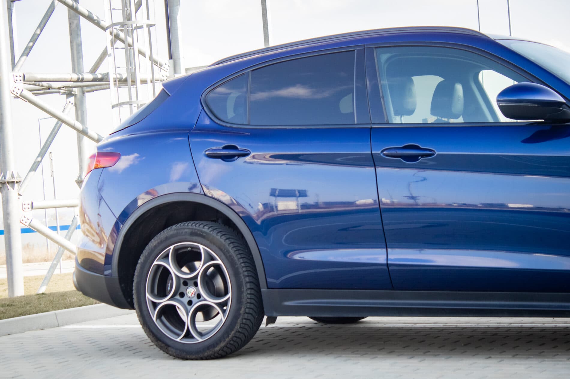 2018 Alfa Romeo Stelvio, modrá suv, 64 771 km