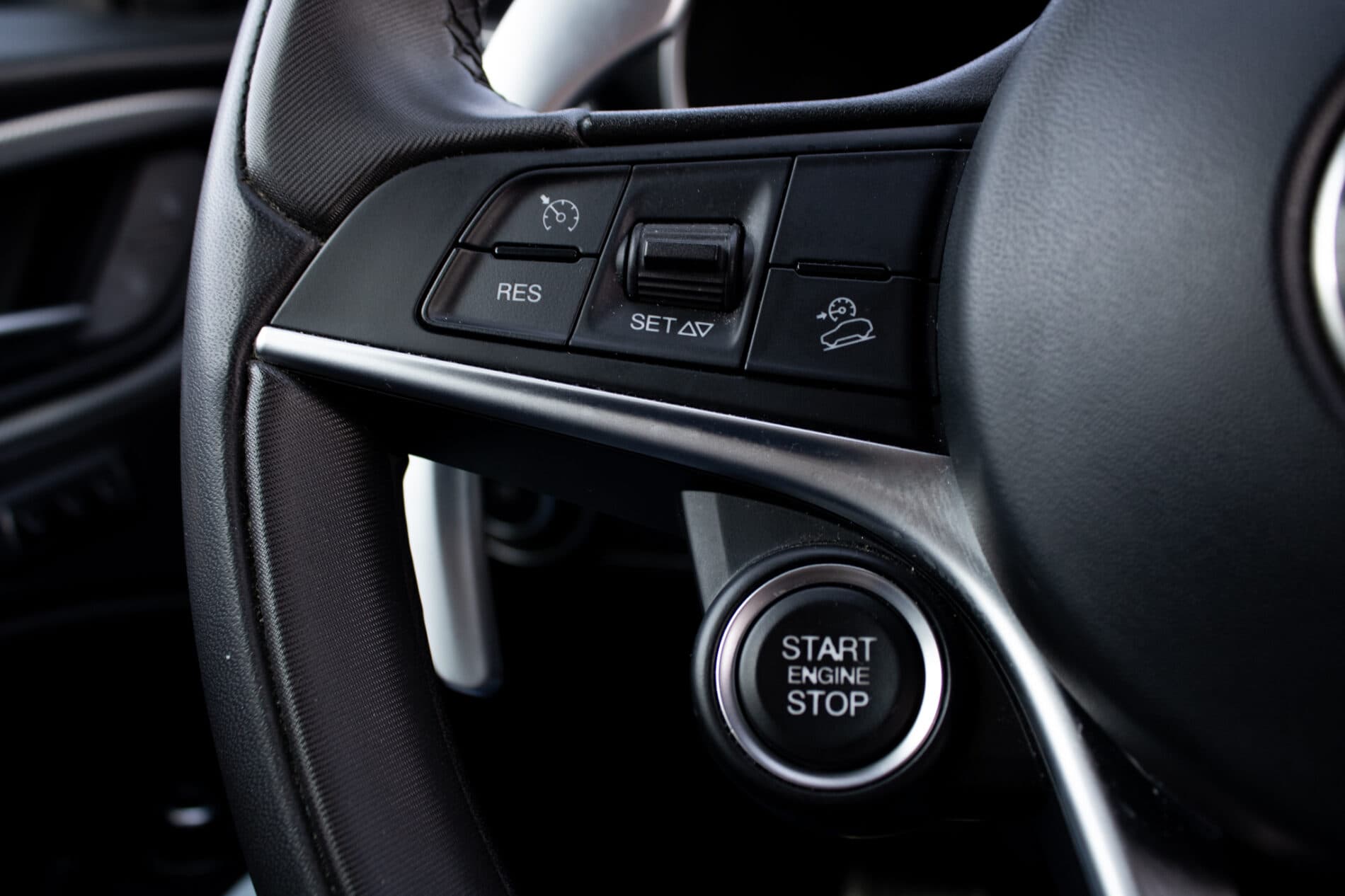2018 Alfa Romeo Stelvio, modrá suv, 64 771 km