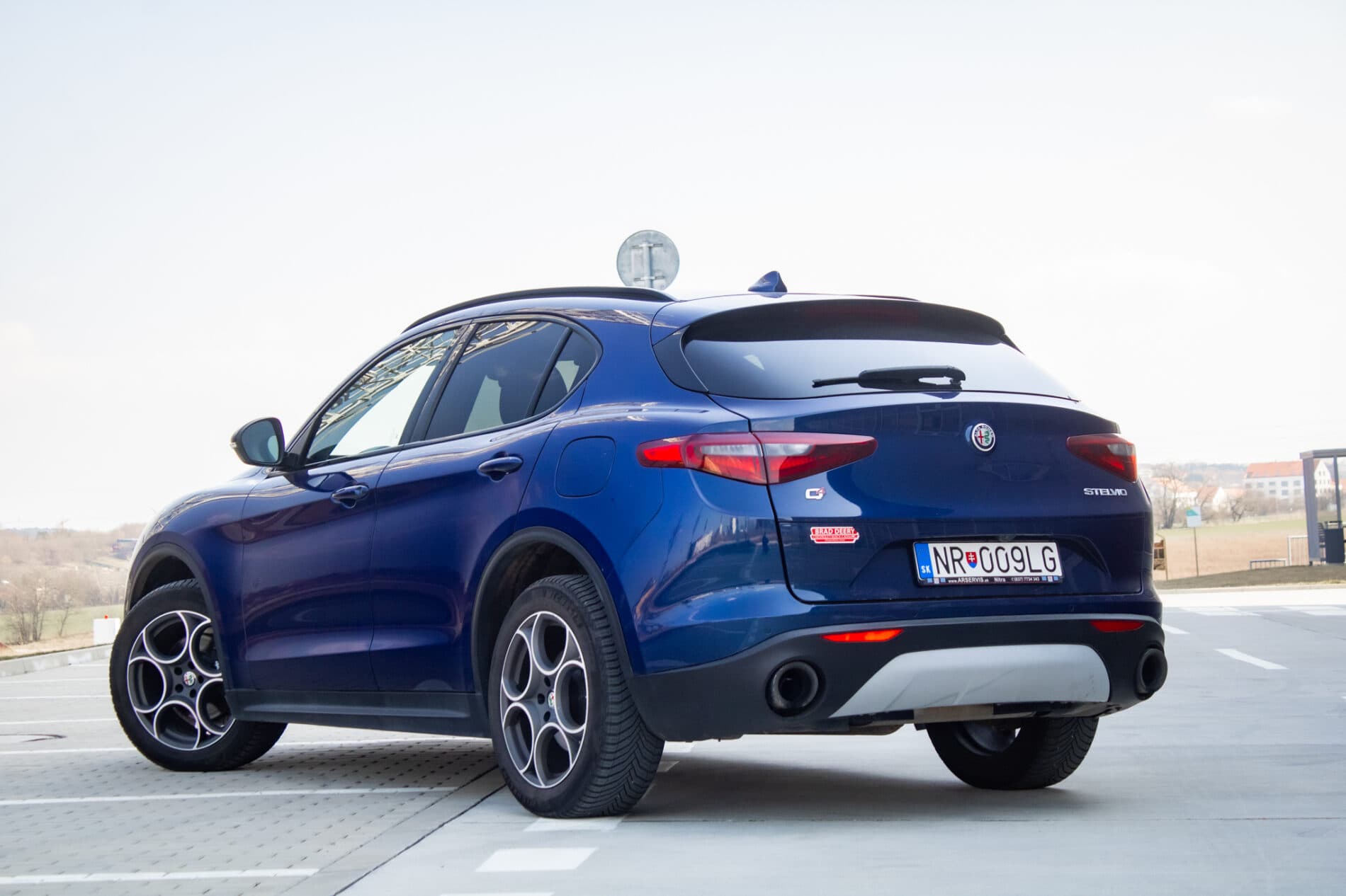 2018 Alfa Romeo Stelvio, modrá suv, 64 771 km