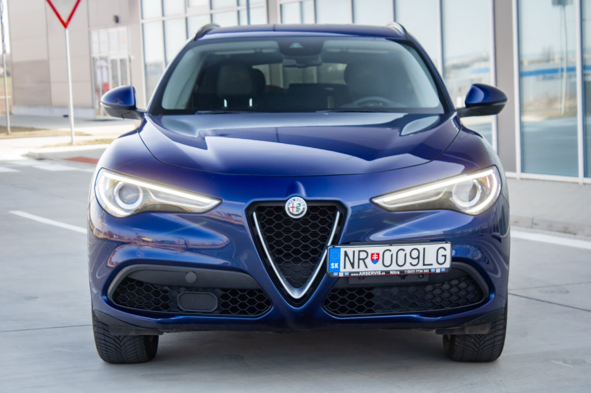 2018 Alfa Romeo Stelvio, modrá suv, 64 771 km