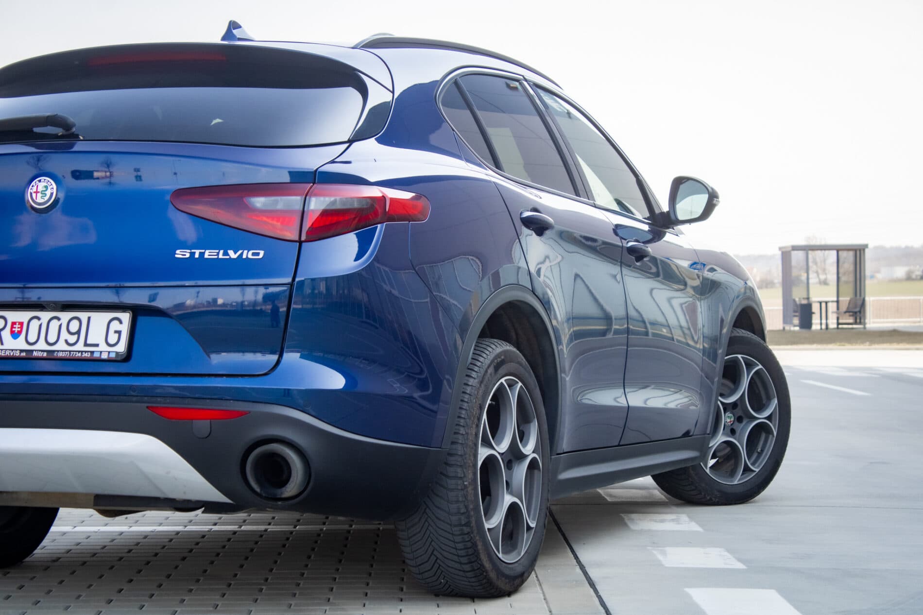 2018 Alfa Romeo Stelvio, modrá suv, 64 771 km