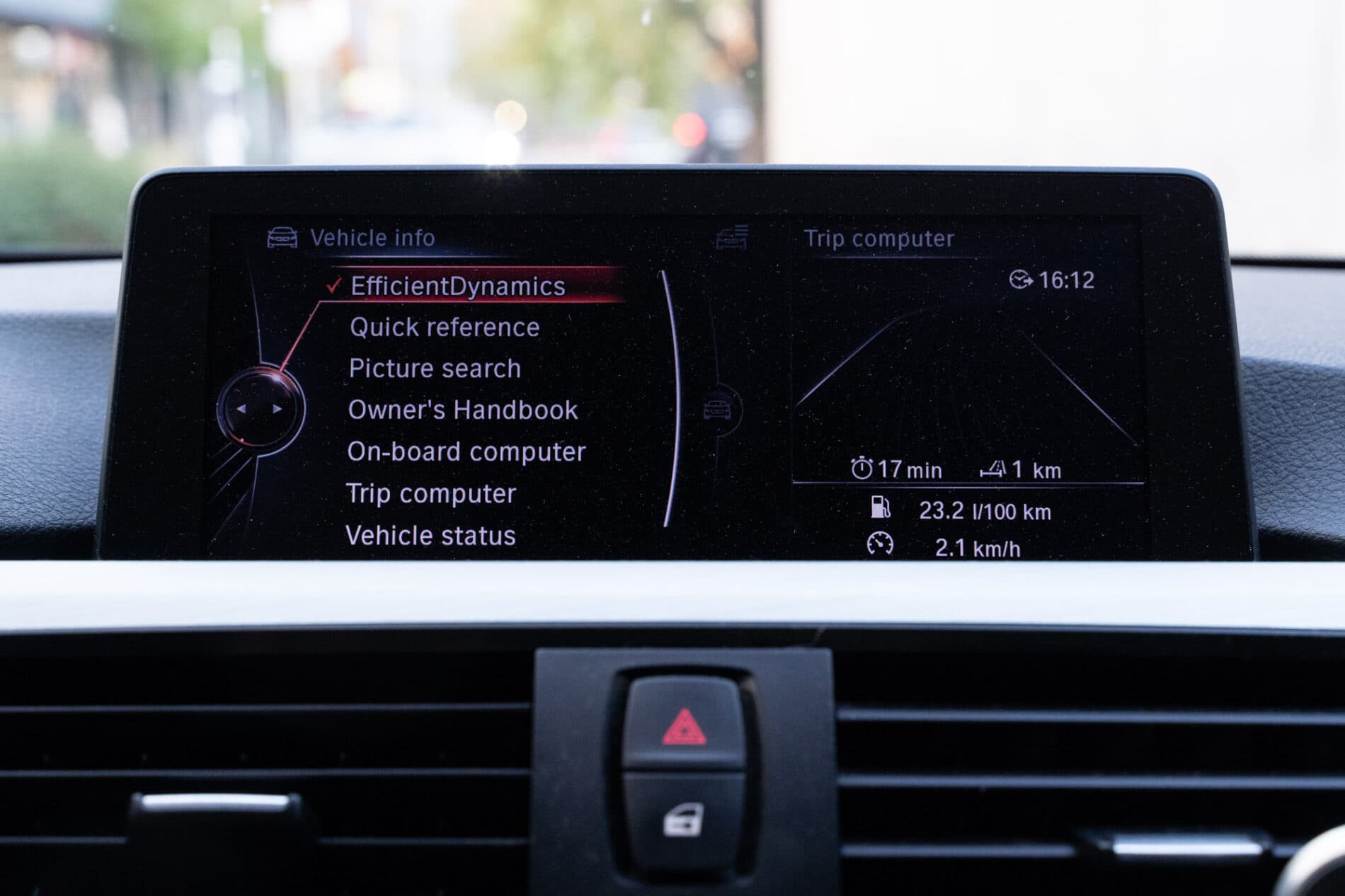 2012 BMW 330d, čierna kombi, 328 280 km