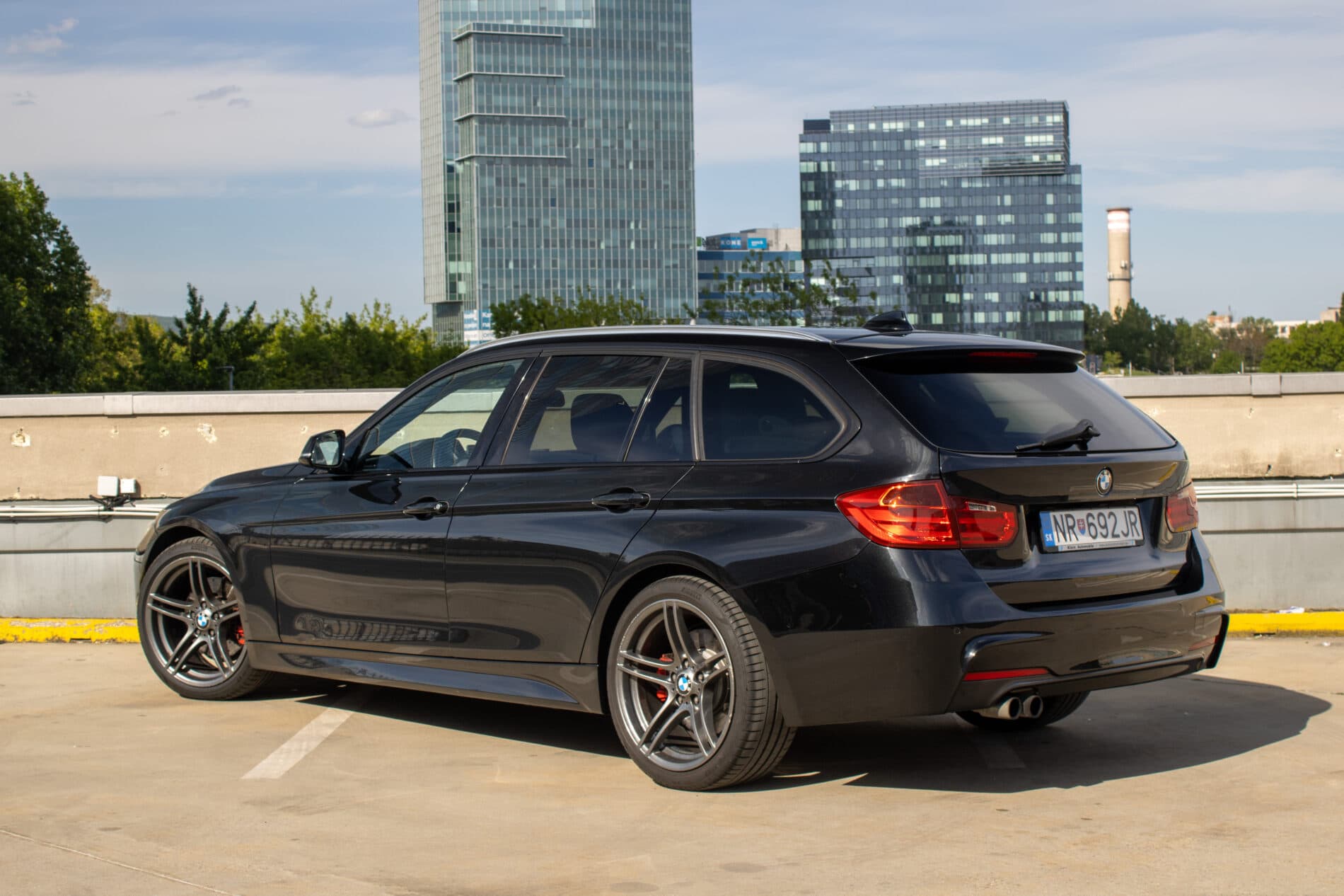 2012 BMW 330d, čierna kombi, 328 280 km
