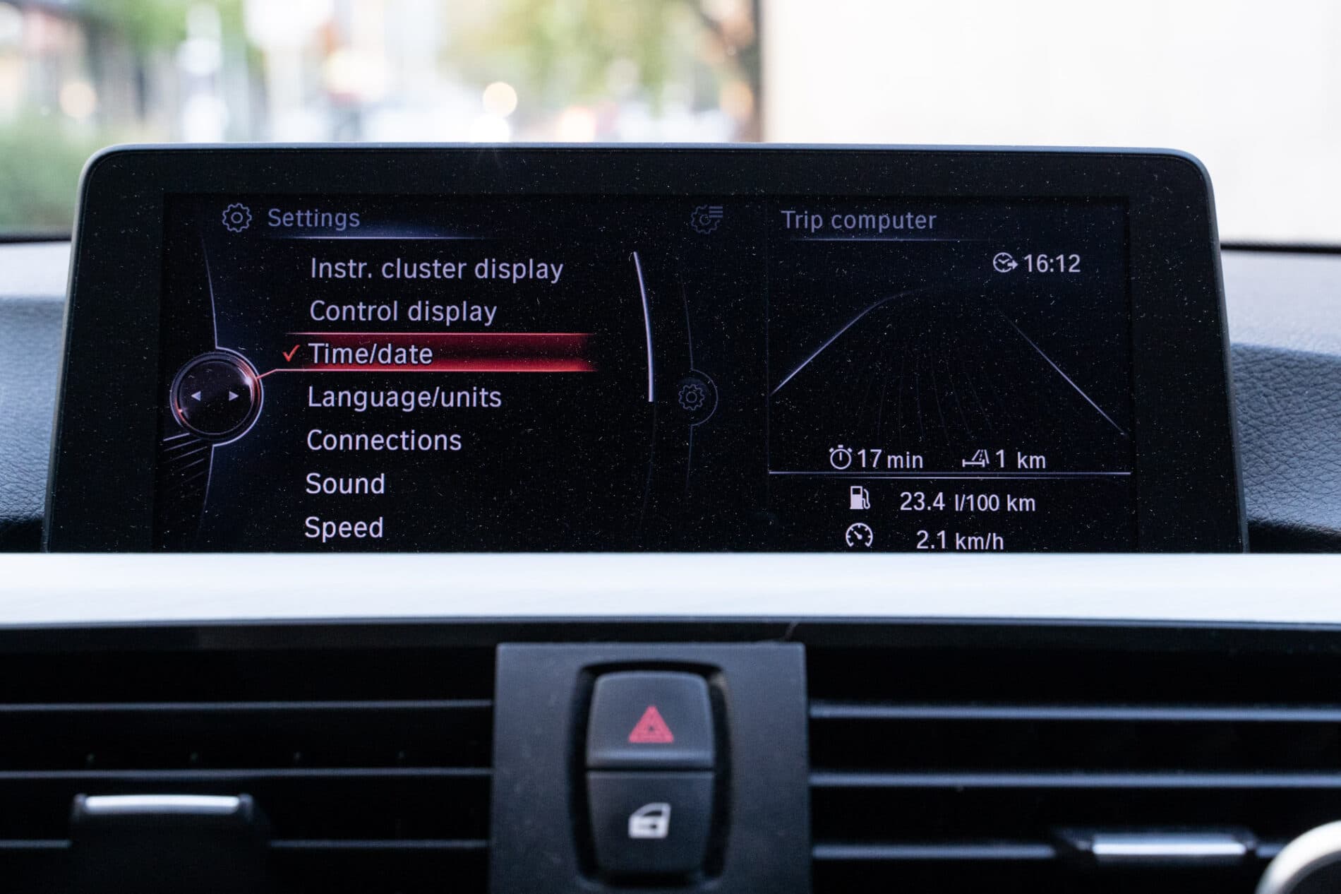 2012 BMW 330d, čierna kombi, 328 280 km