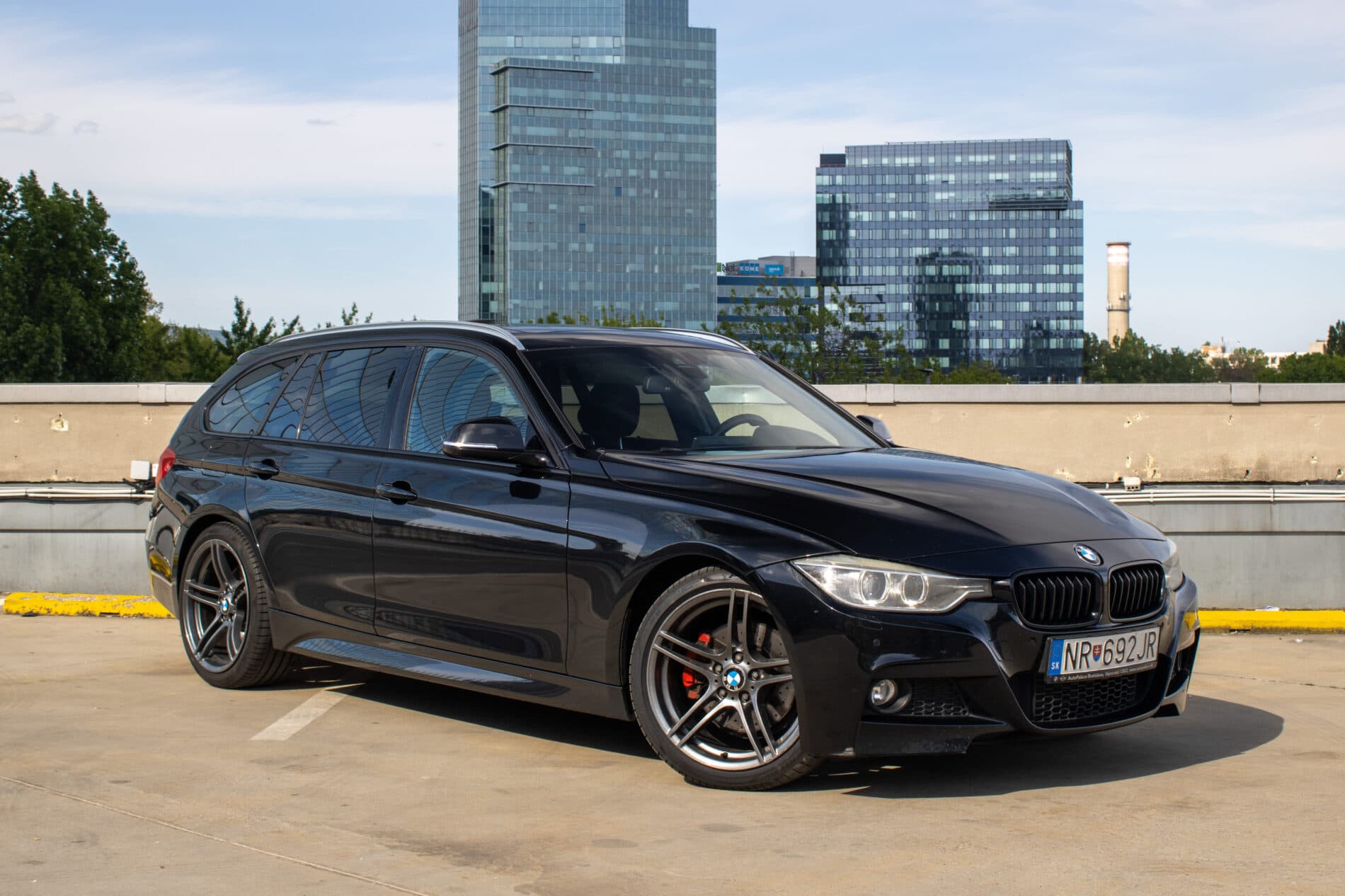 2012 BMW 330d, čierna kombi, 328 280 km
