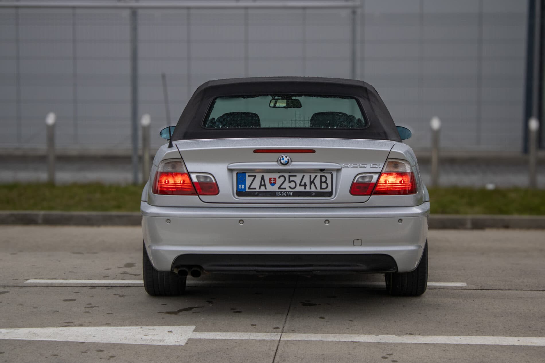 2002 BMW 325i, strieborná kabriolet, 260 131 km