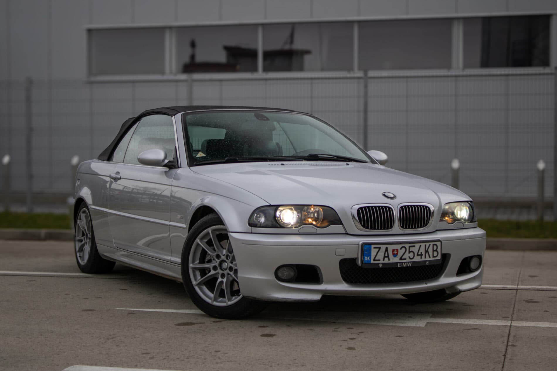 2002 BMW 325i, strieborná kabriolet, 260 131 km
