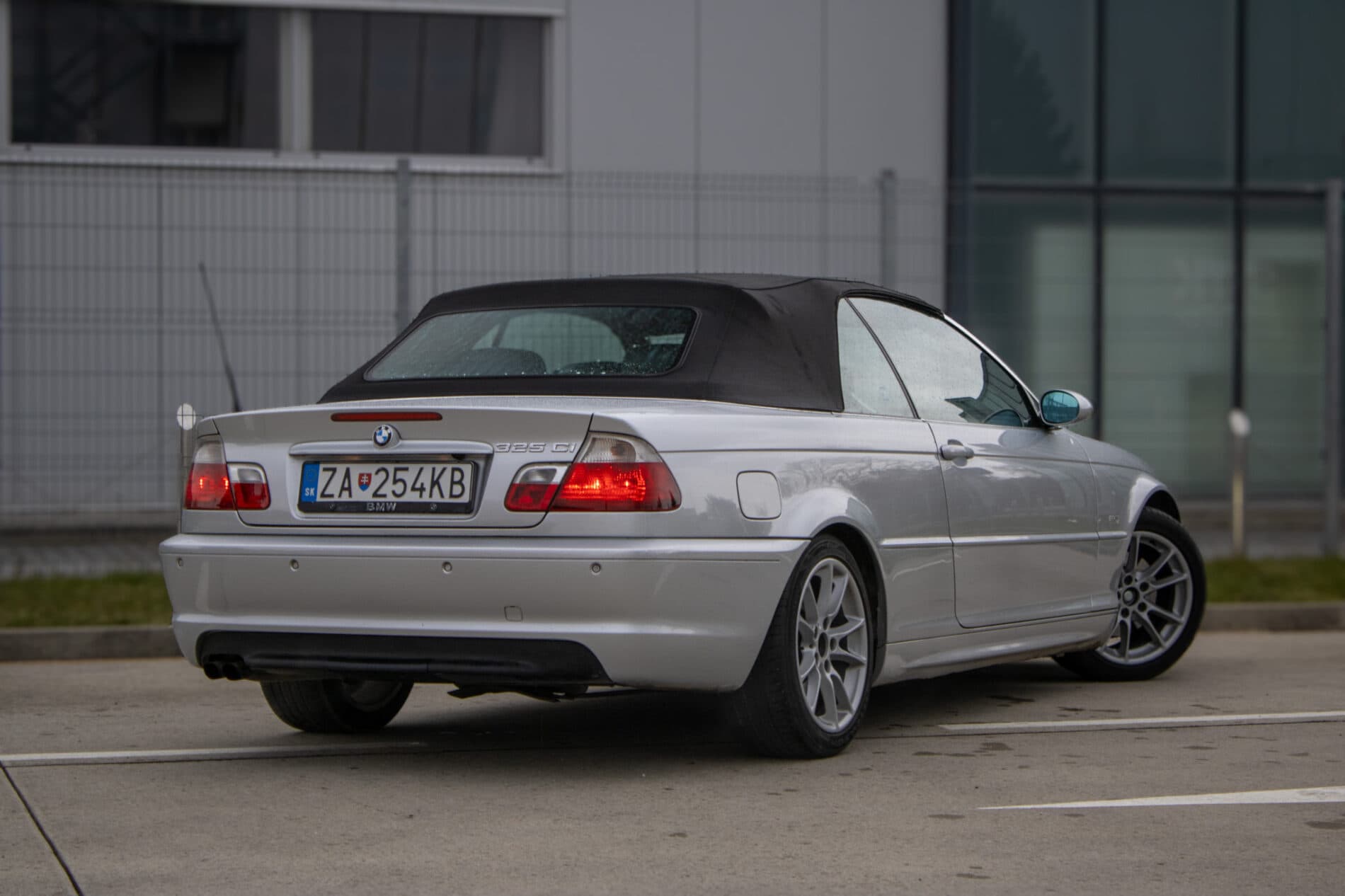 2002 BMW 325i, strieborná kabriolet, 260 131 km
