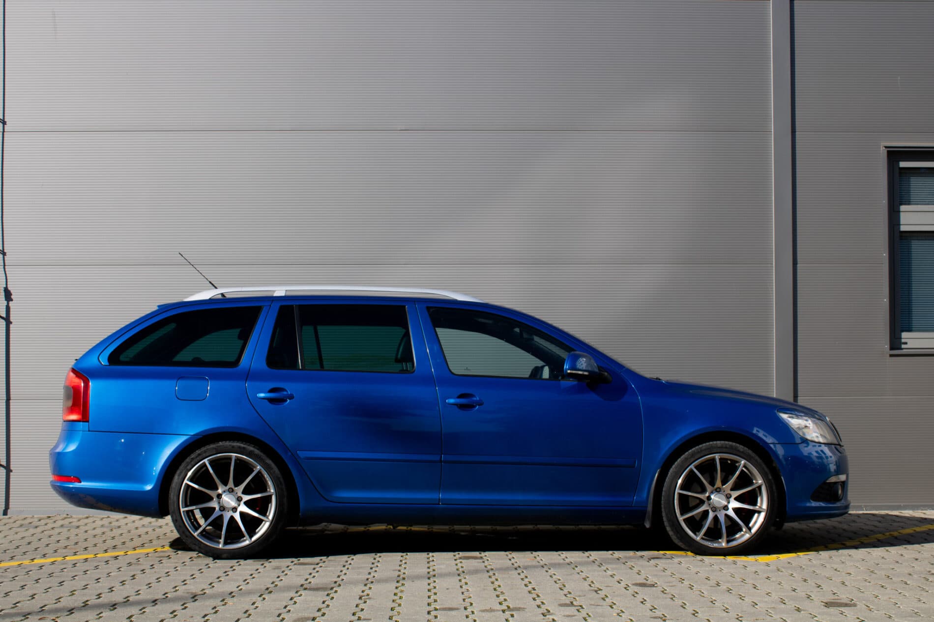 2009 Skoda Octavia RS, modrá kombi, 340 000 km