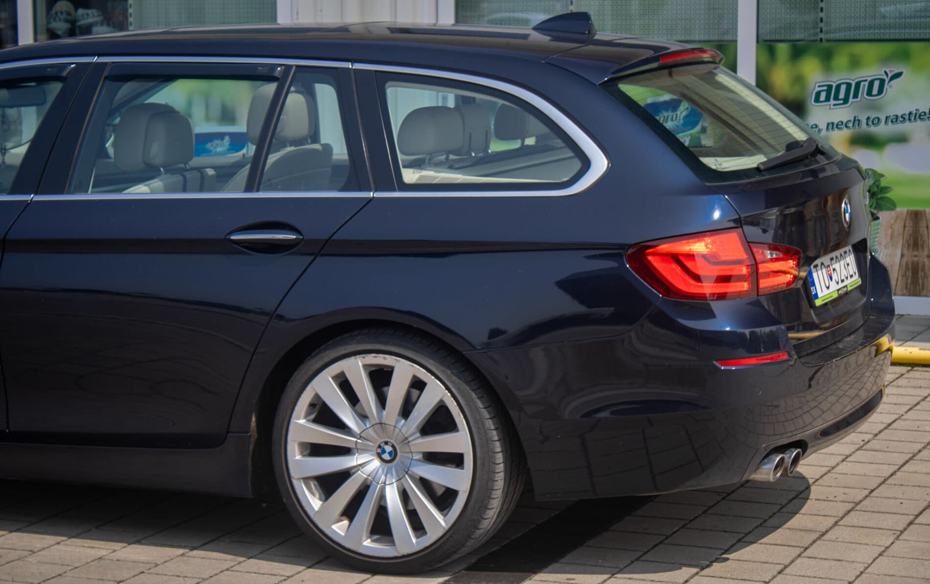 2011 BMW 530d, modrá kombi, 296 430 km