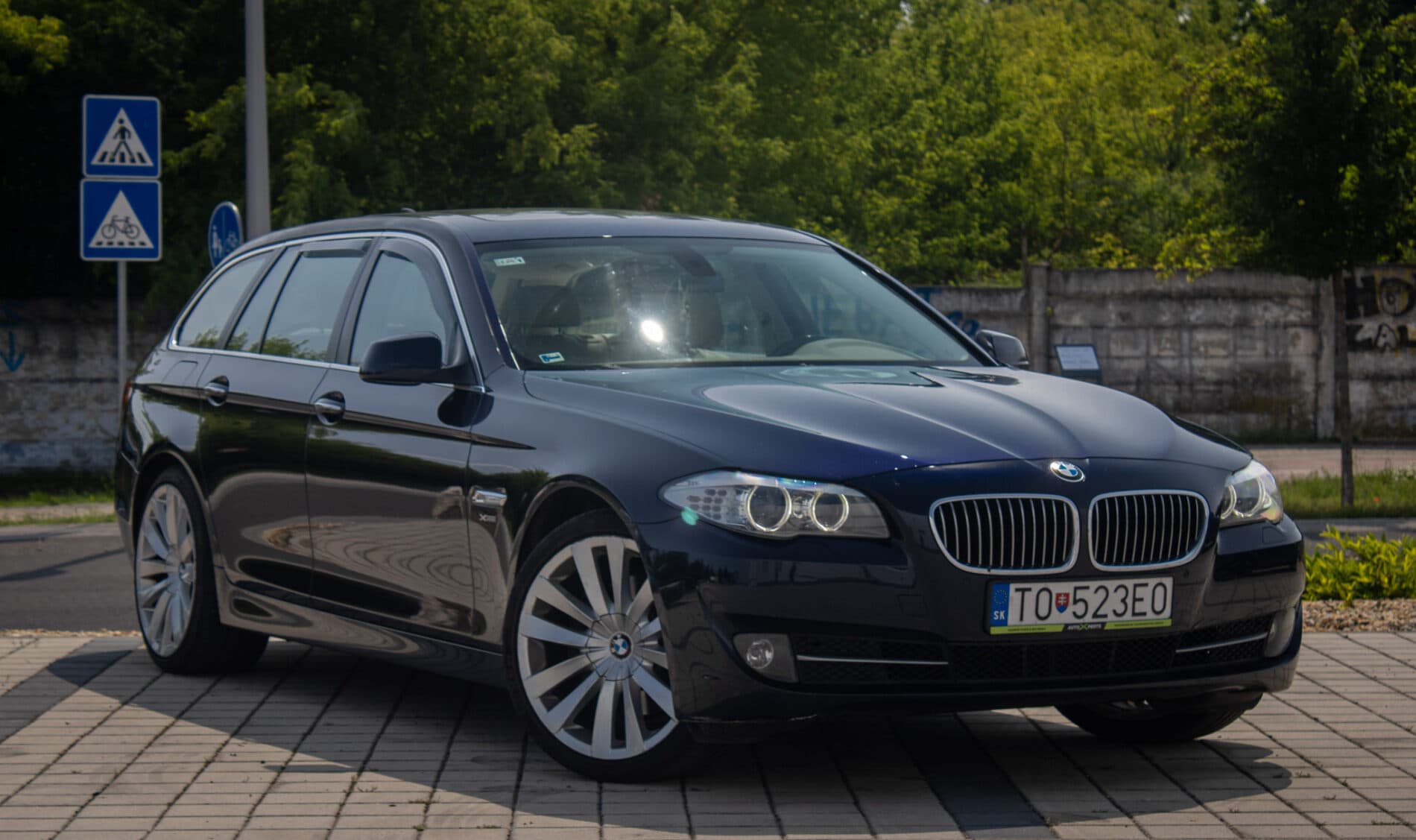 2011 BMW 530d, modrá kombi, 296 430 km