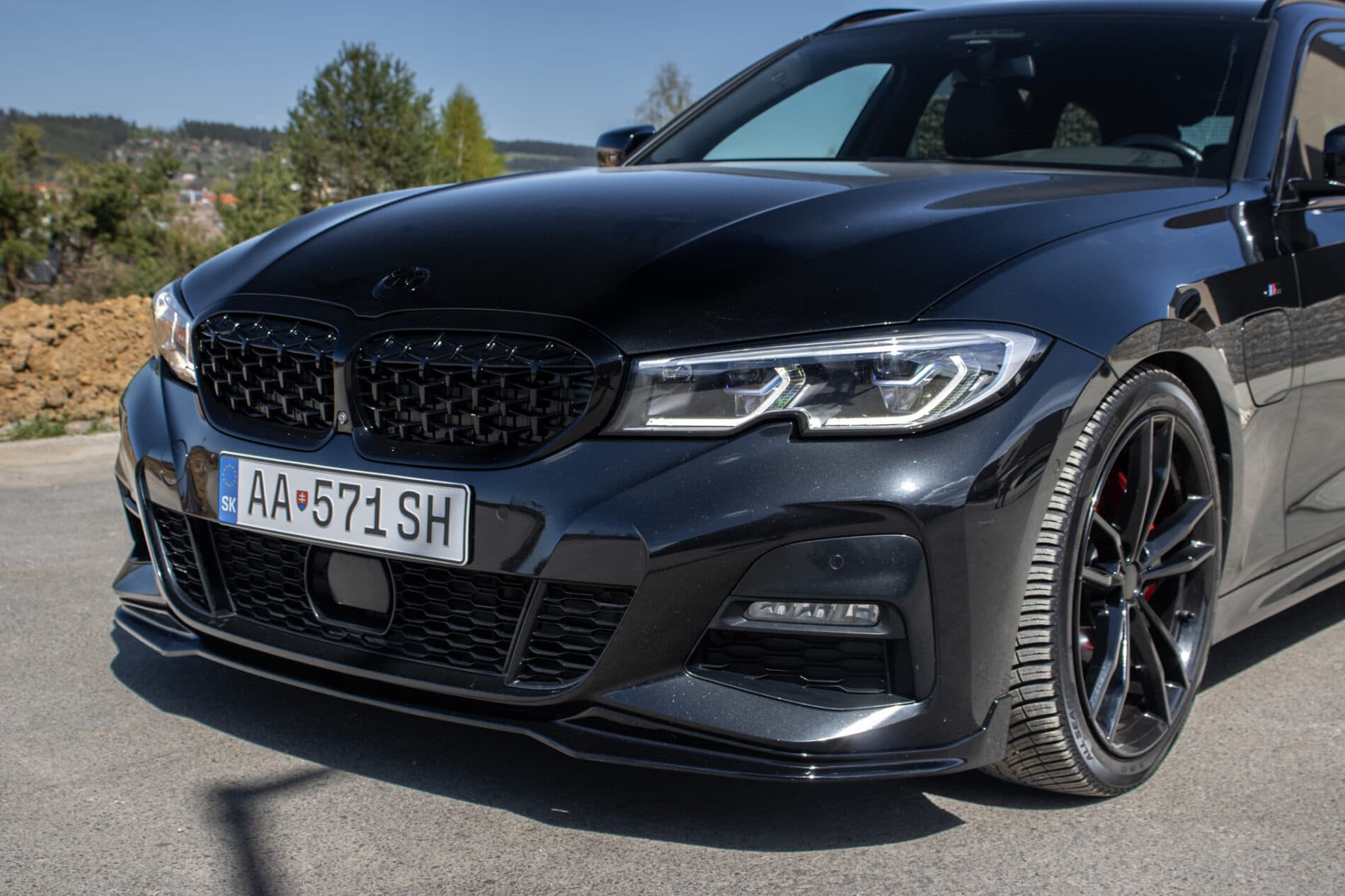 2020 BMW 320i, čierna kombi, 116 282 km