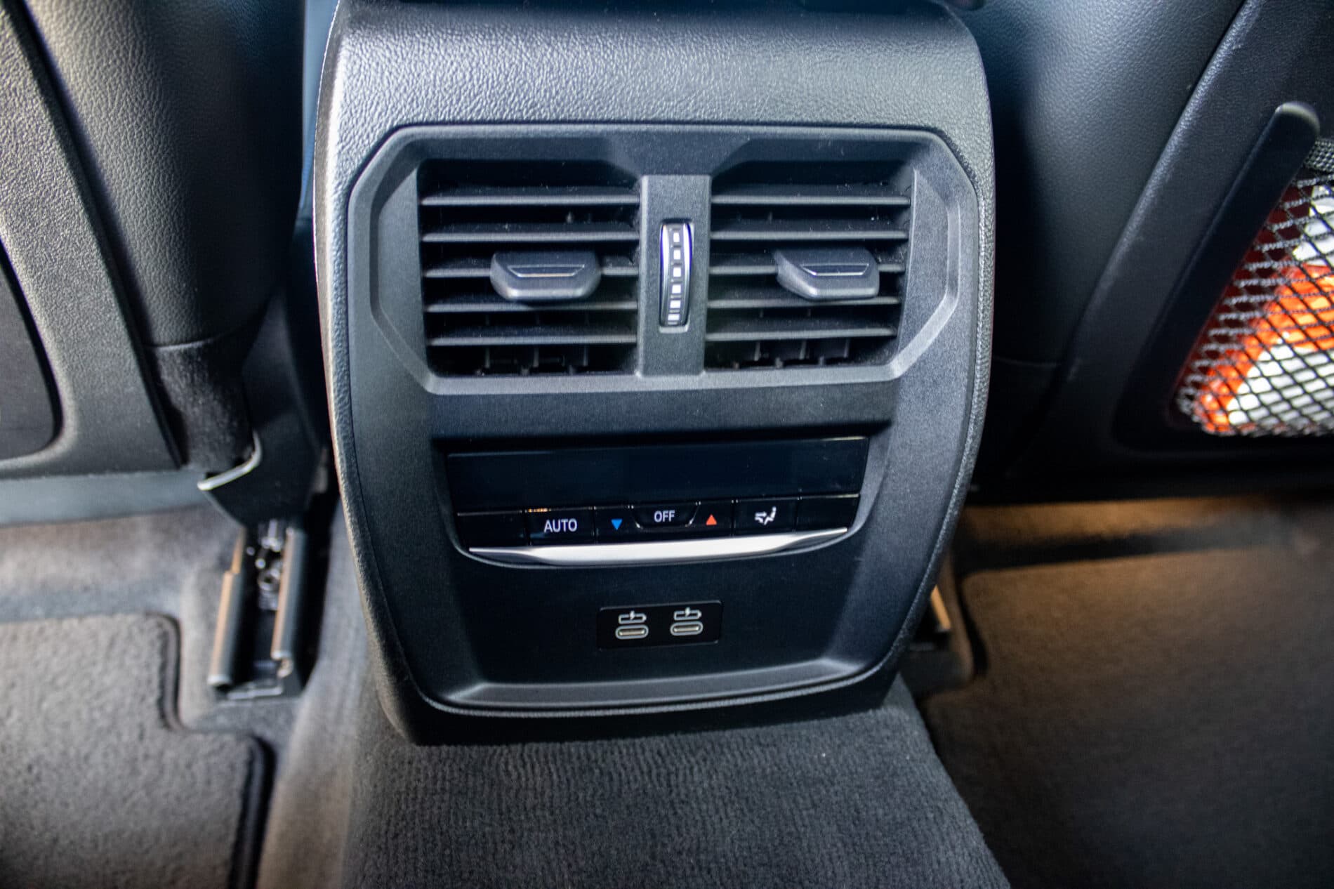 2020 BMW 320i, čierna kombi, 116 282 km
