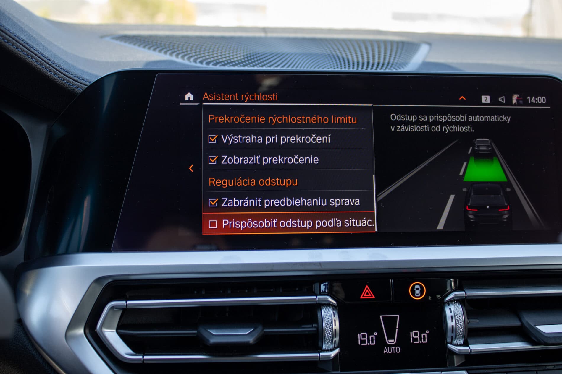 2020 BMW 320i, čierna kombi, 116 282 km