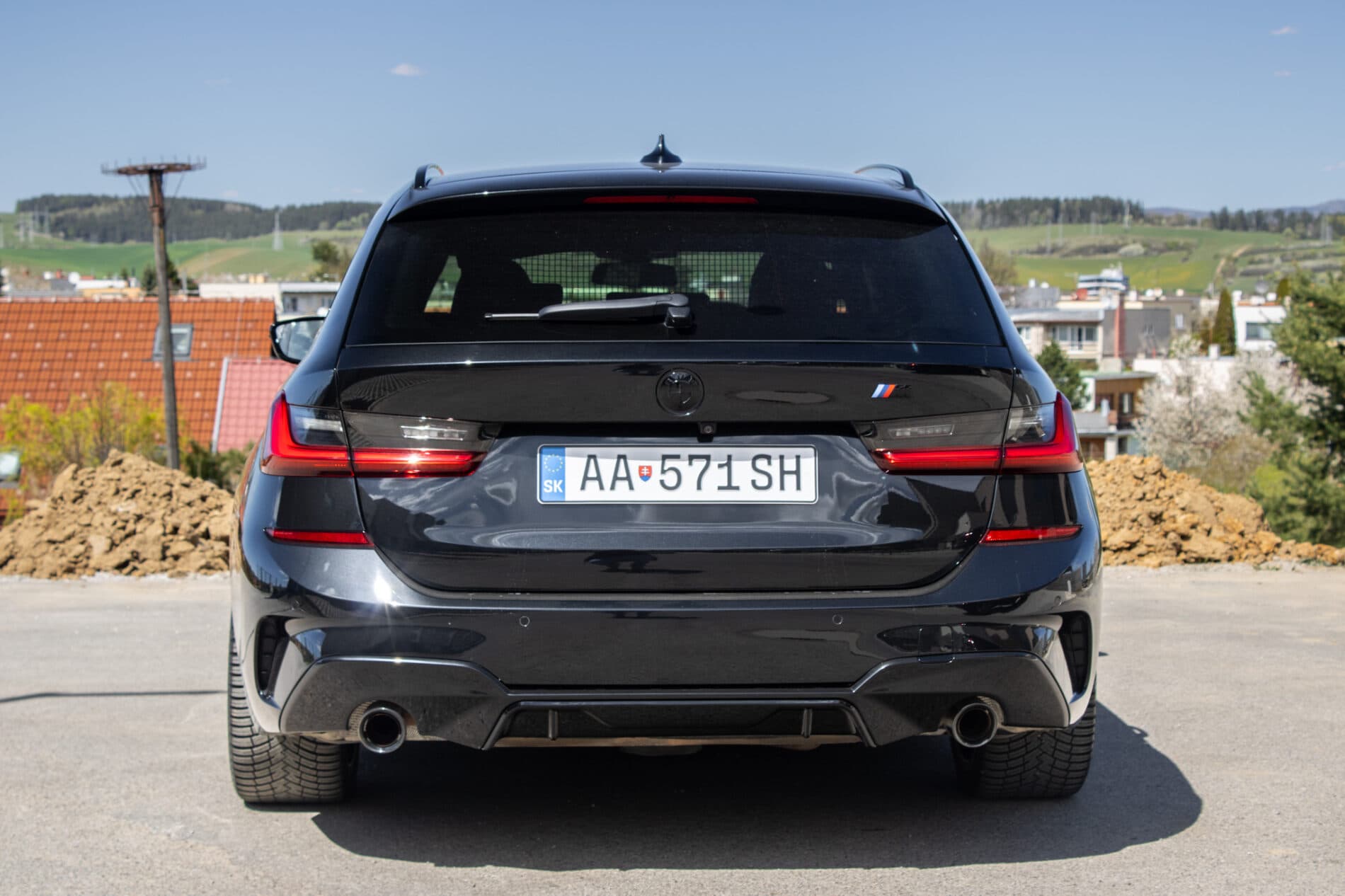 2020 BMW 320i, čierna kombi, 116 282 km