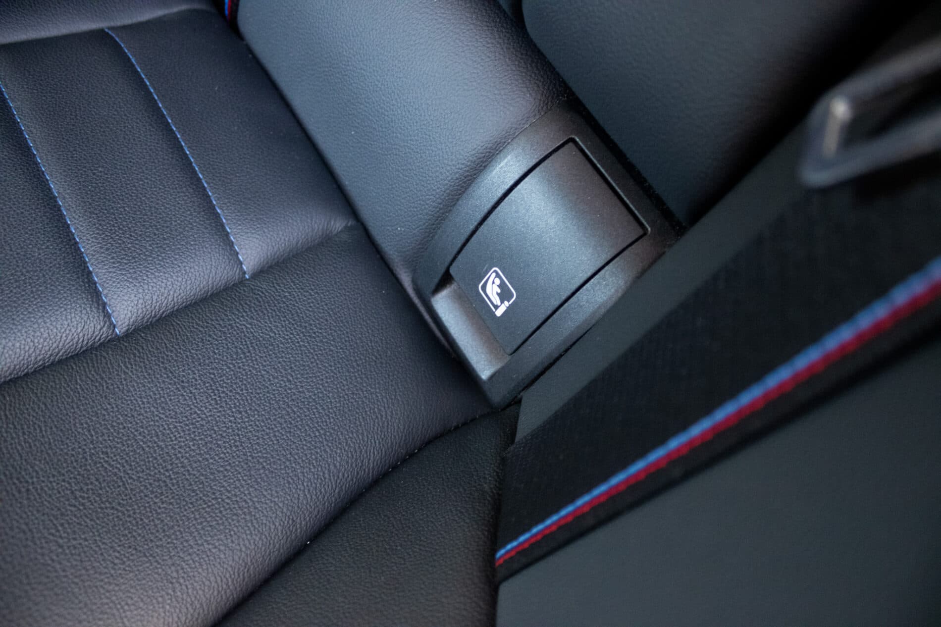 2020 BMW 320i, čierna kombi, 116 282 km