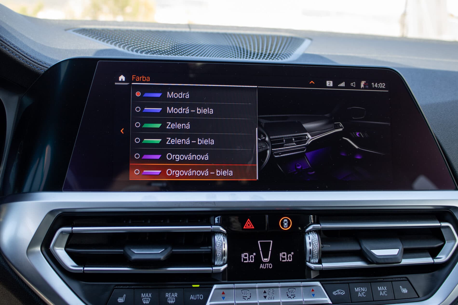 2020 BMW 320i, čierna kombi, 116 282 km