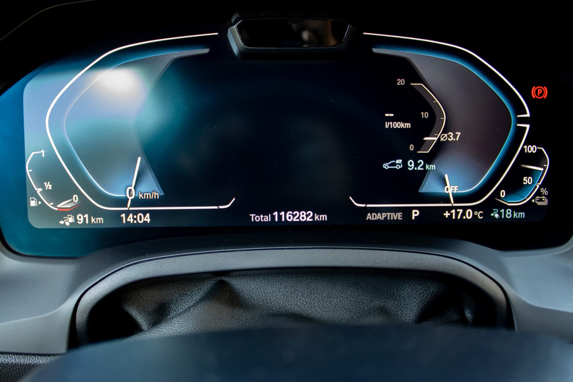 2020 BMW 320i, čierna kombi, 116 282 km