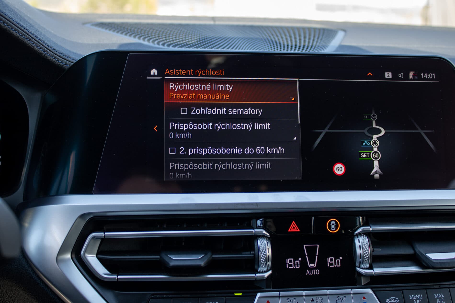 2020 BMW 320i, čierna kombi, 116 282 km