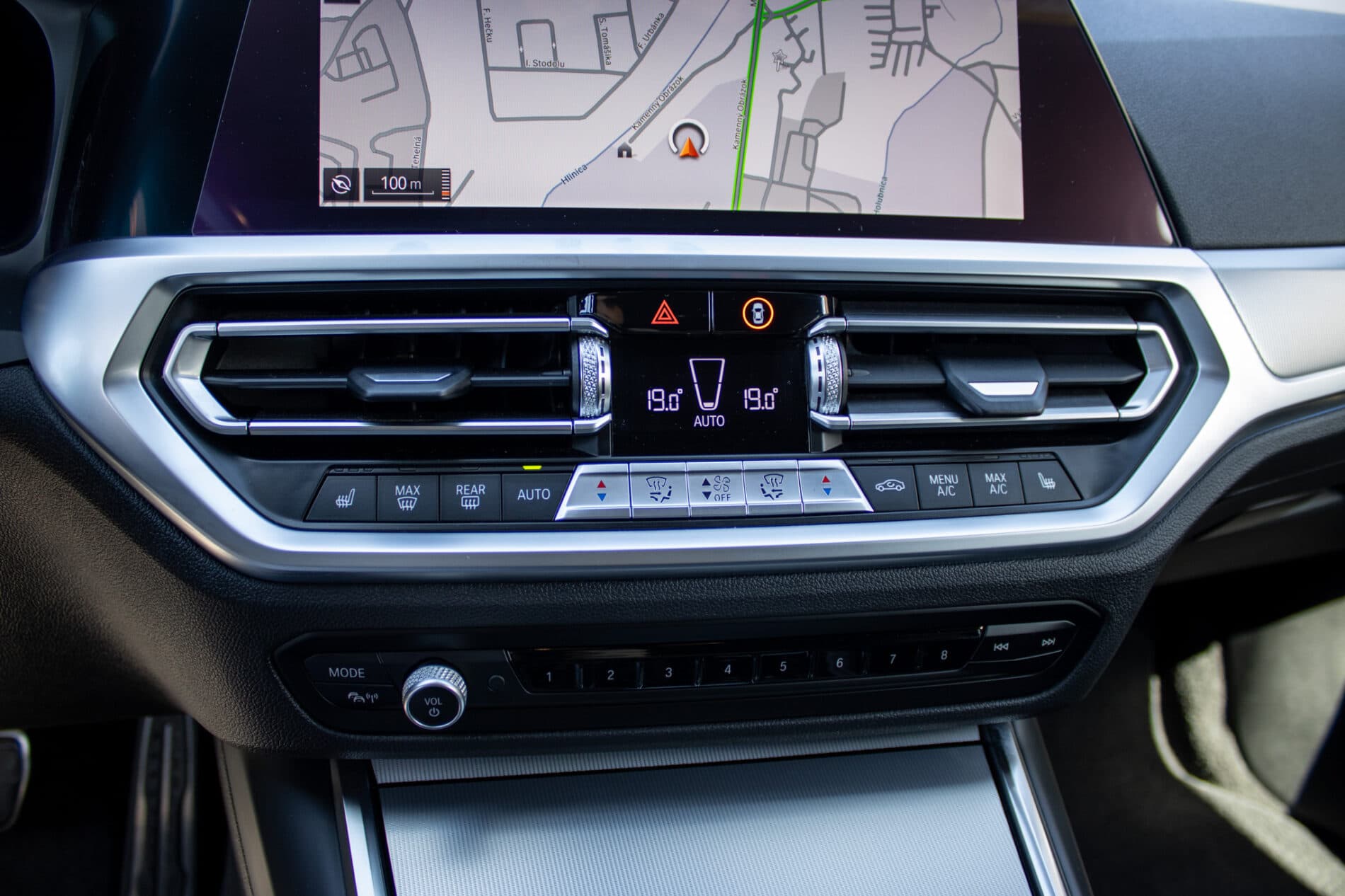 2020 BMW 320i, čierna kombi, 116 282 km