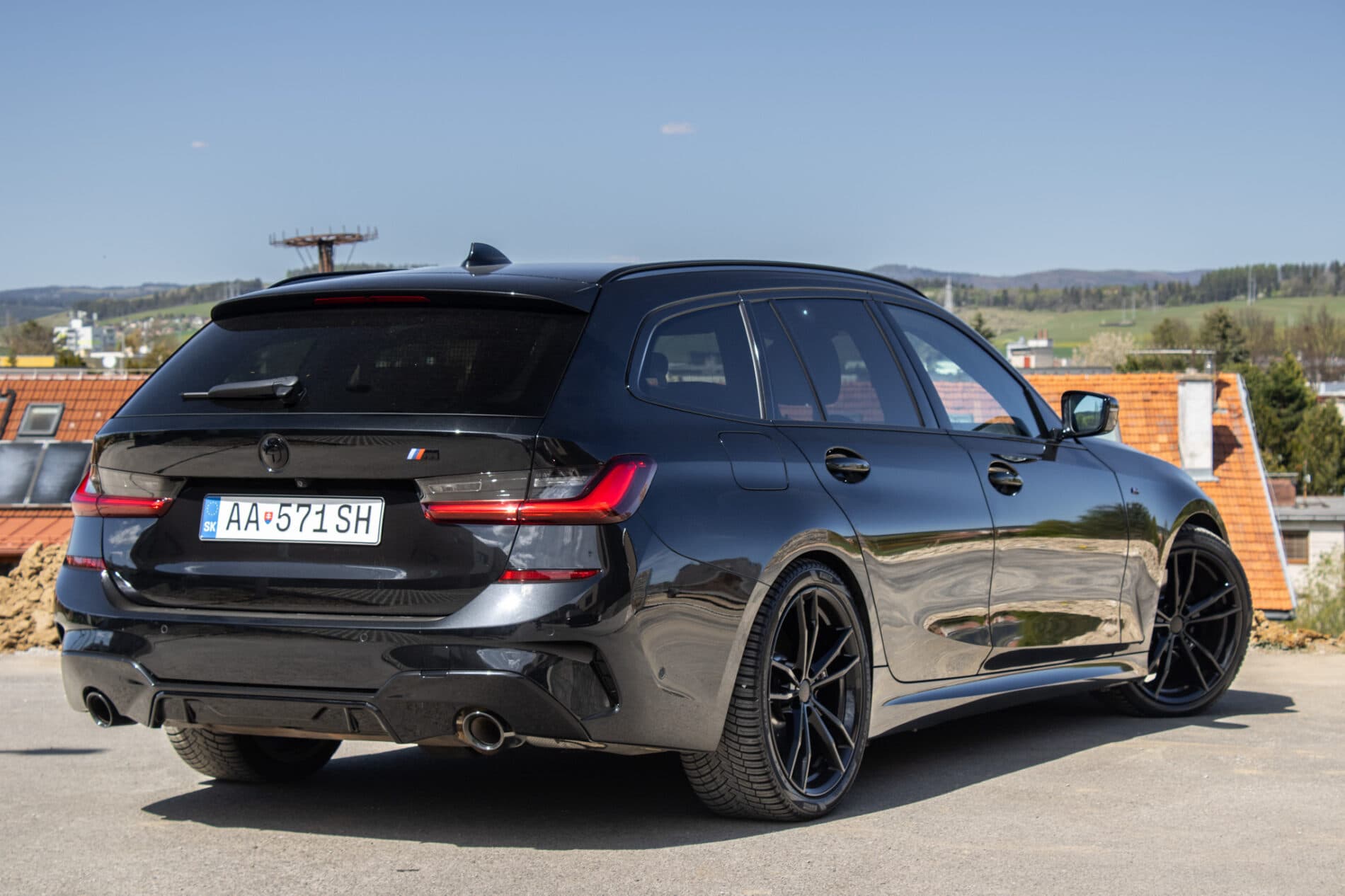 2020 BMW 320i, čierna kombi, 116 282 km