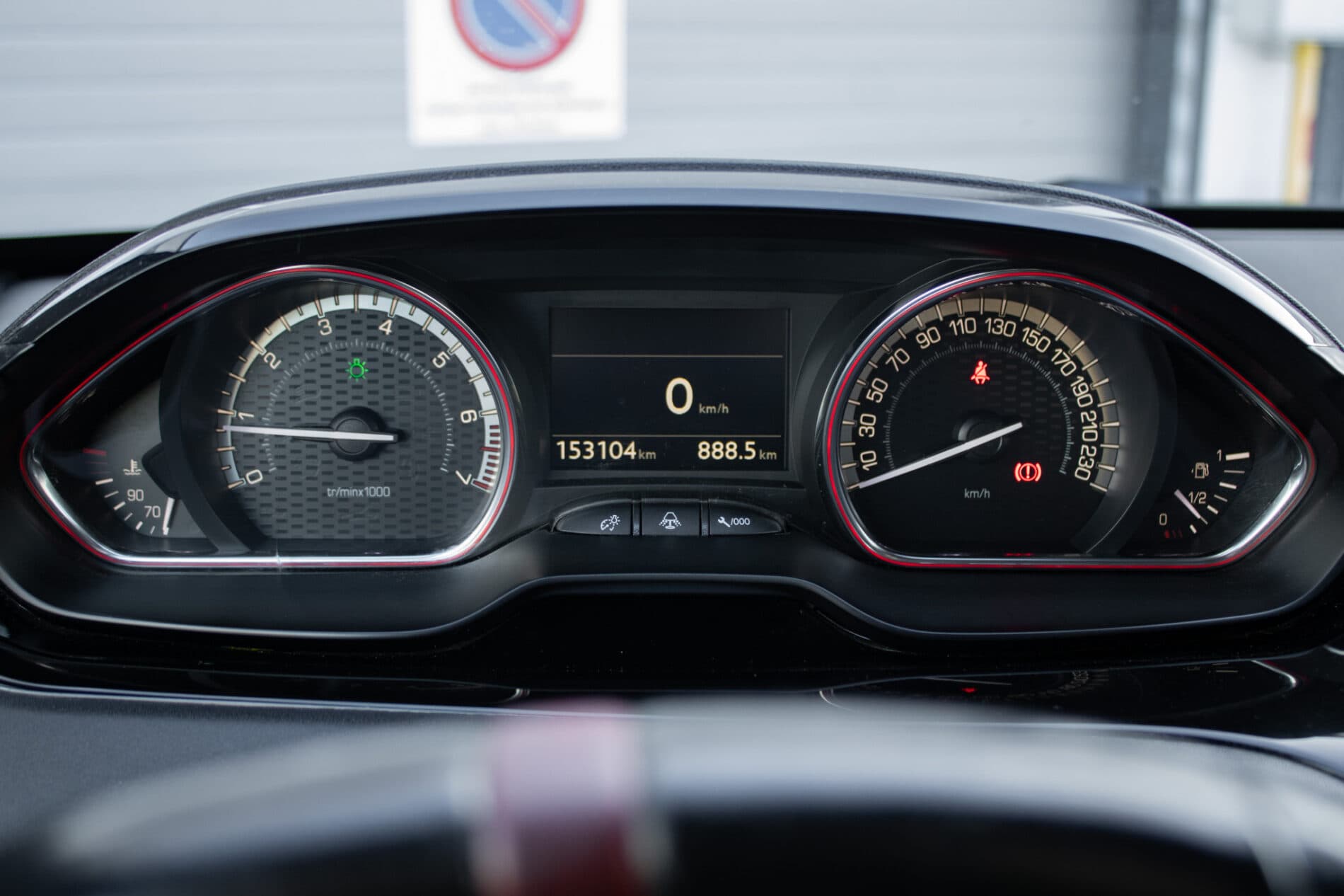 2018 Peugeot 208 GTi, čierna hatchback, 153 104 km