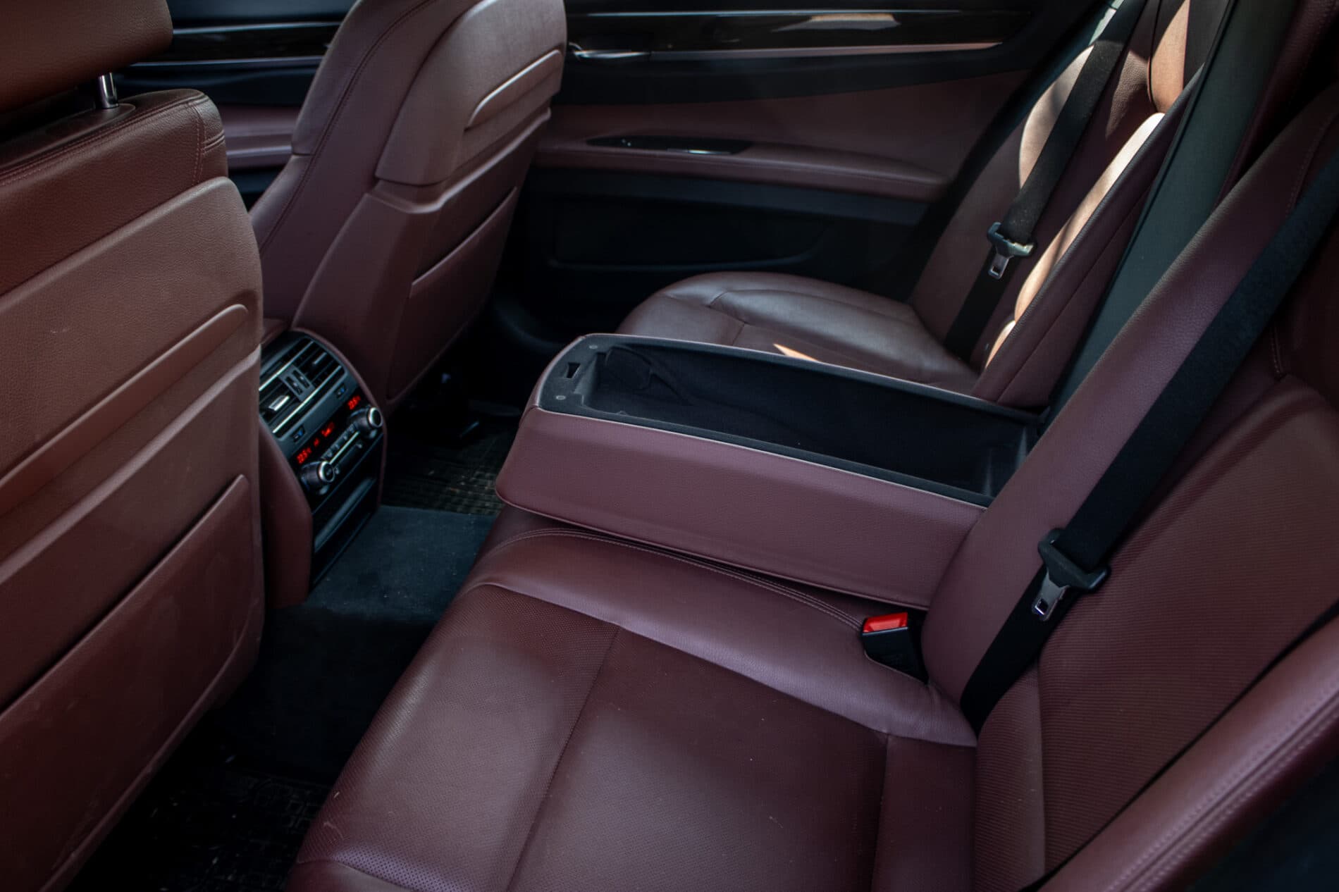 2013 BMW 750d, čierna sedan, 231 861 km