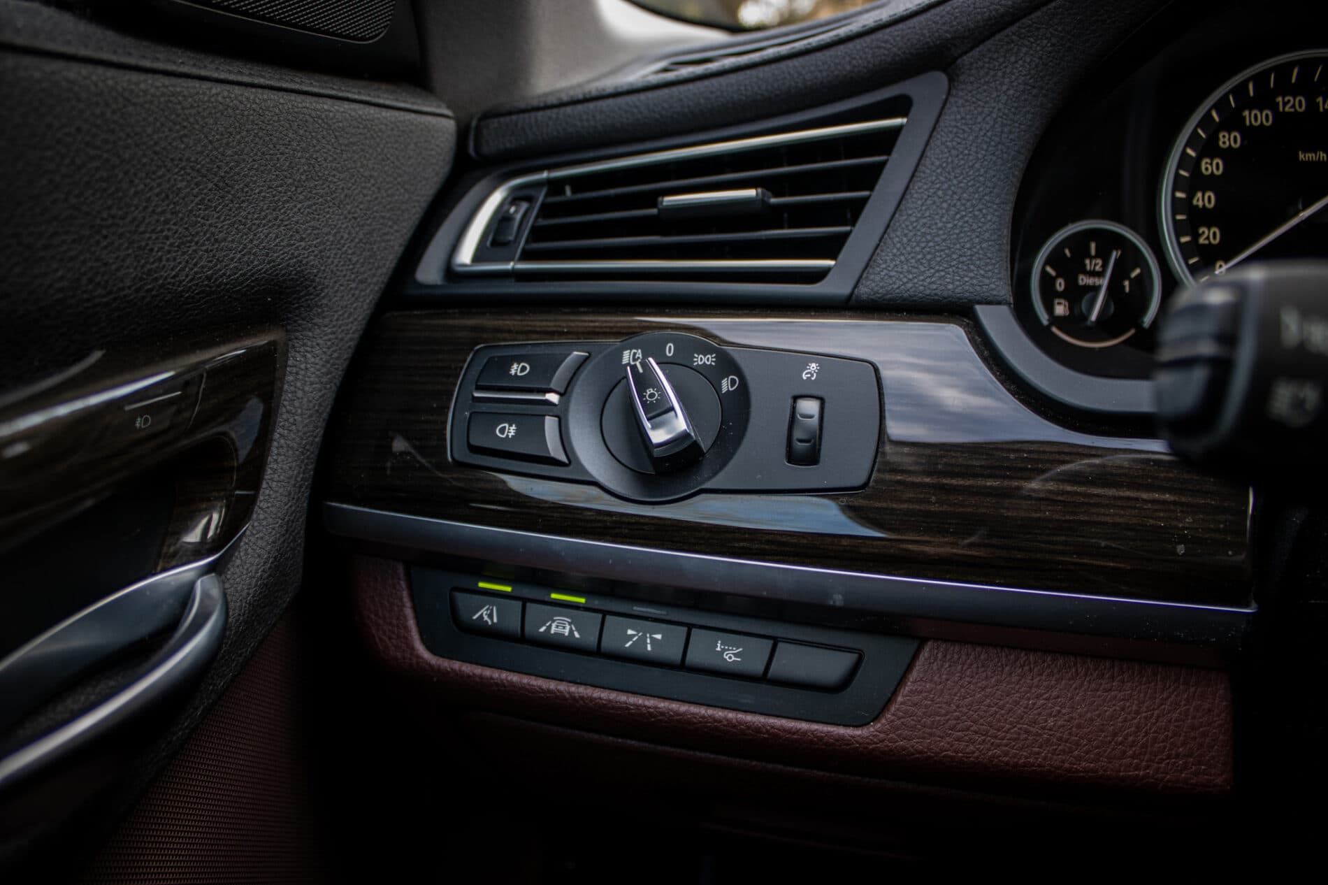 2013 BMW 750d, čierna sedan, 231 861 km