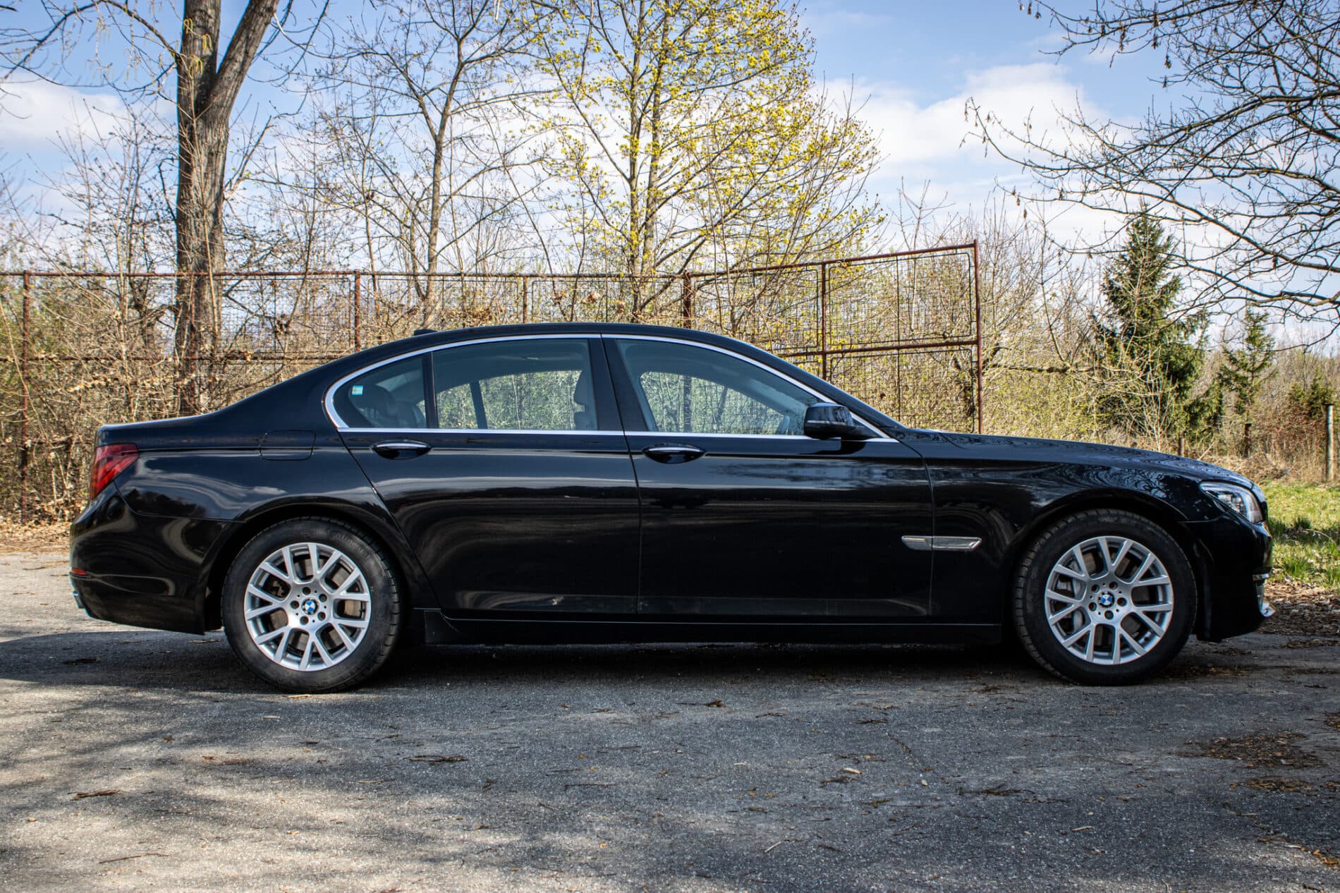 2013 BMW 750d, čierna sedan, 231 861 km