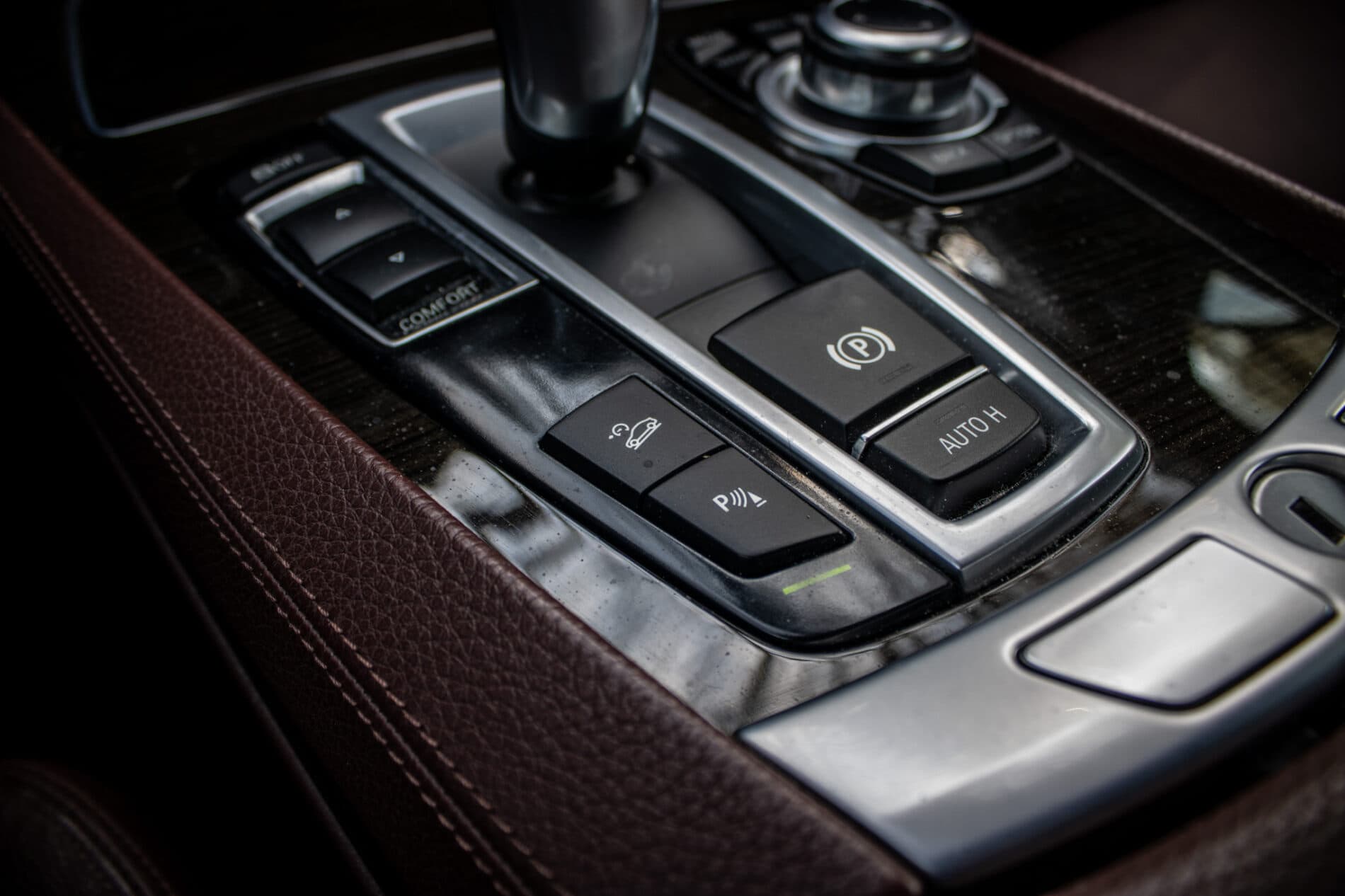 2013 BMW 750d, čierna sedan, 231 861 km