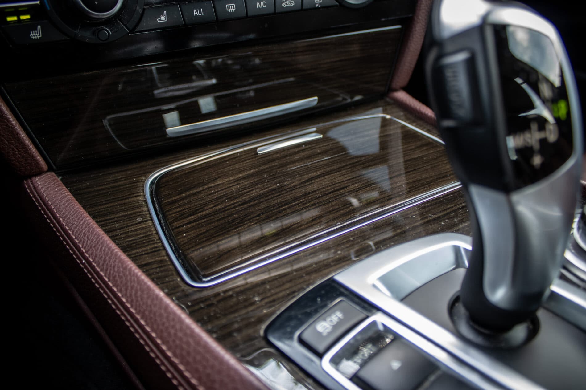 2013 BMW 750d, čierna sedan, 231 861 km