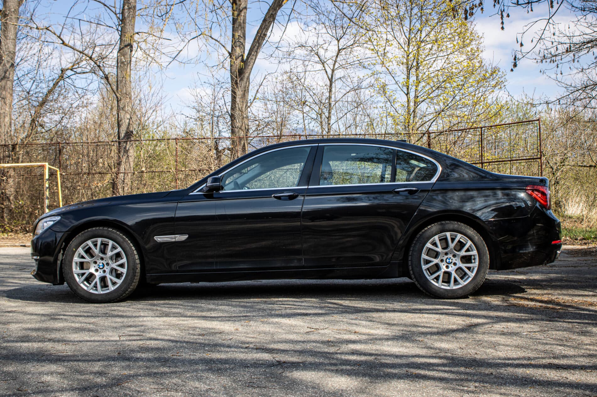 2013 BMW 750d, čierna sedan, 231 861 km