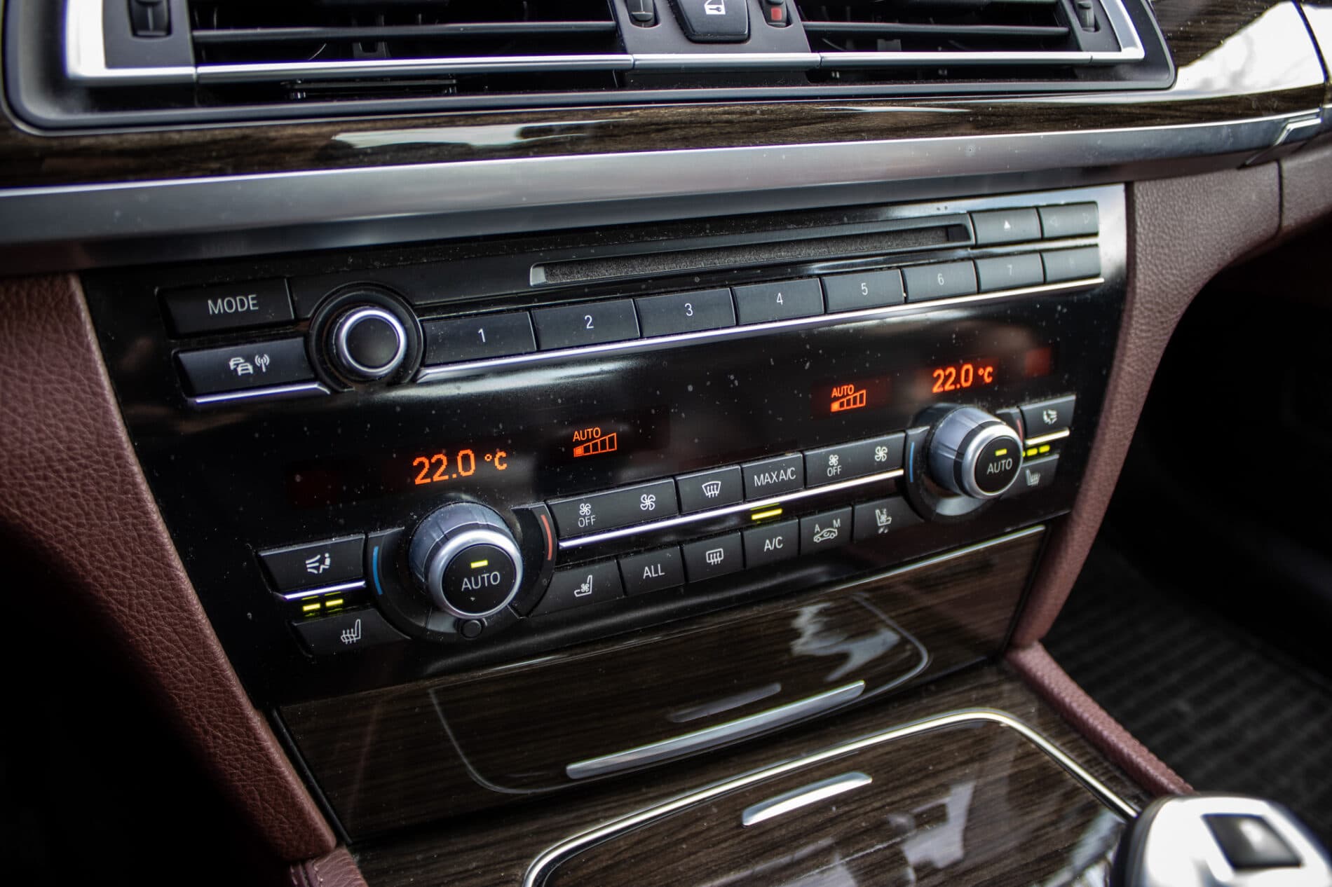 2013 BMW 750d, čierna sedan, 231 861 km