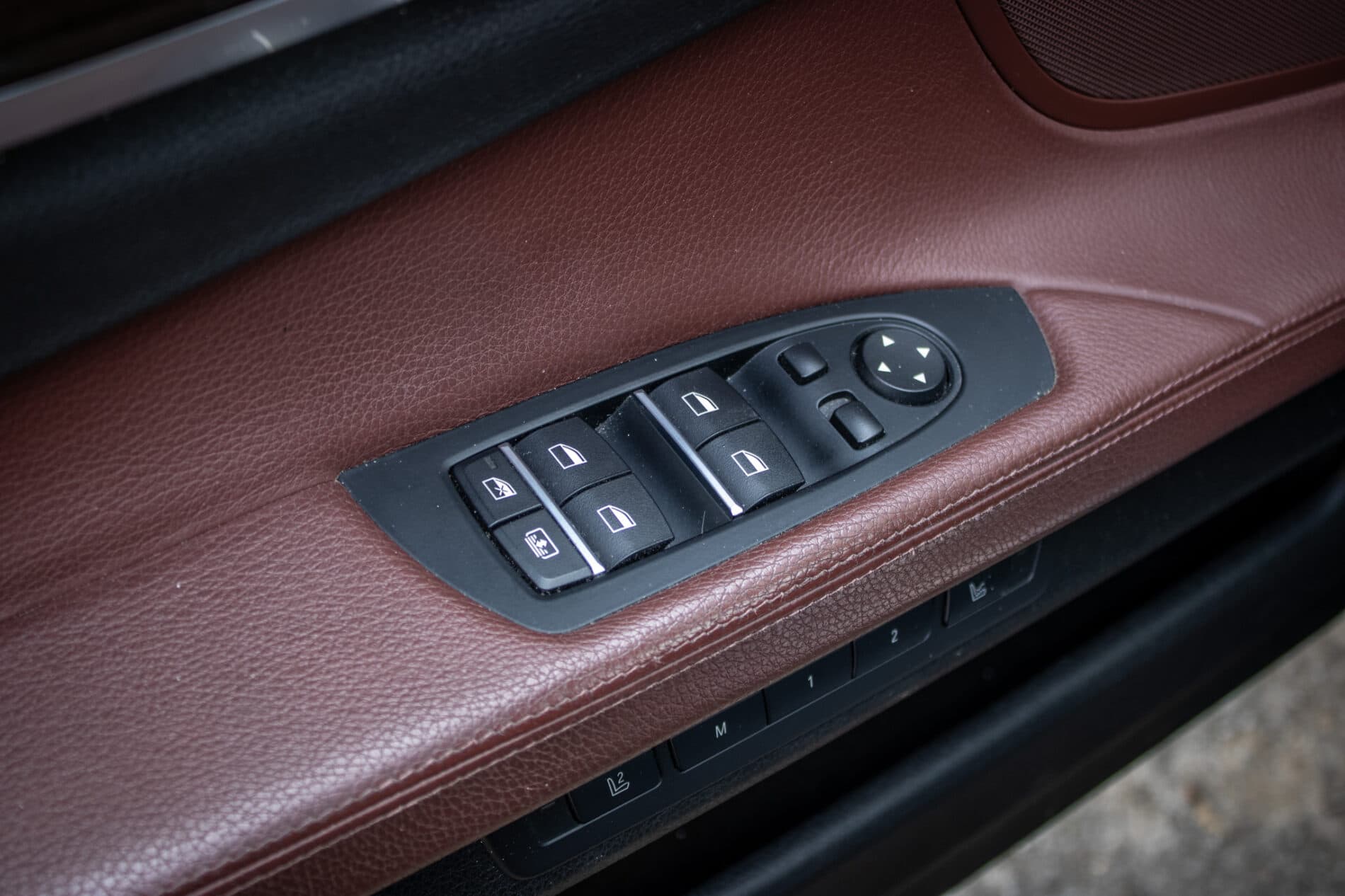 2013 BMW 750d, čierna sedan, 231 861 km