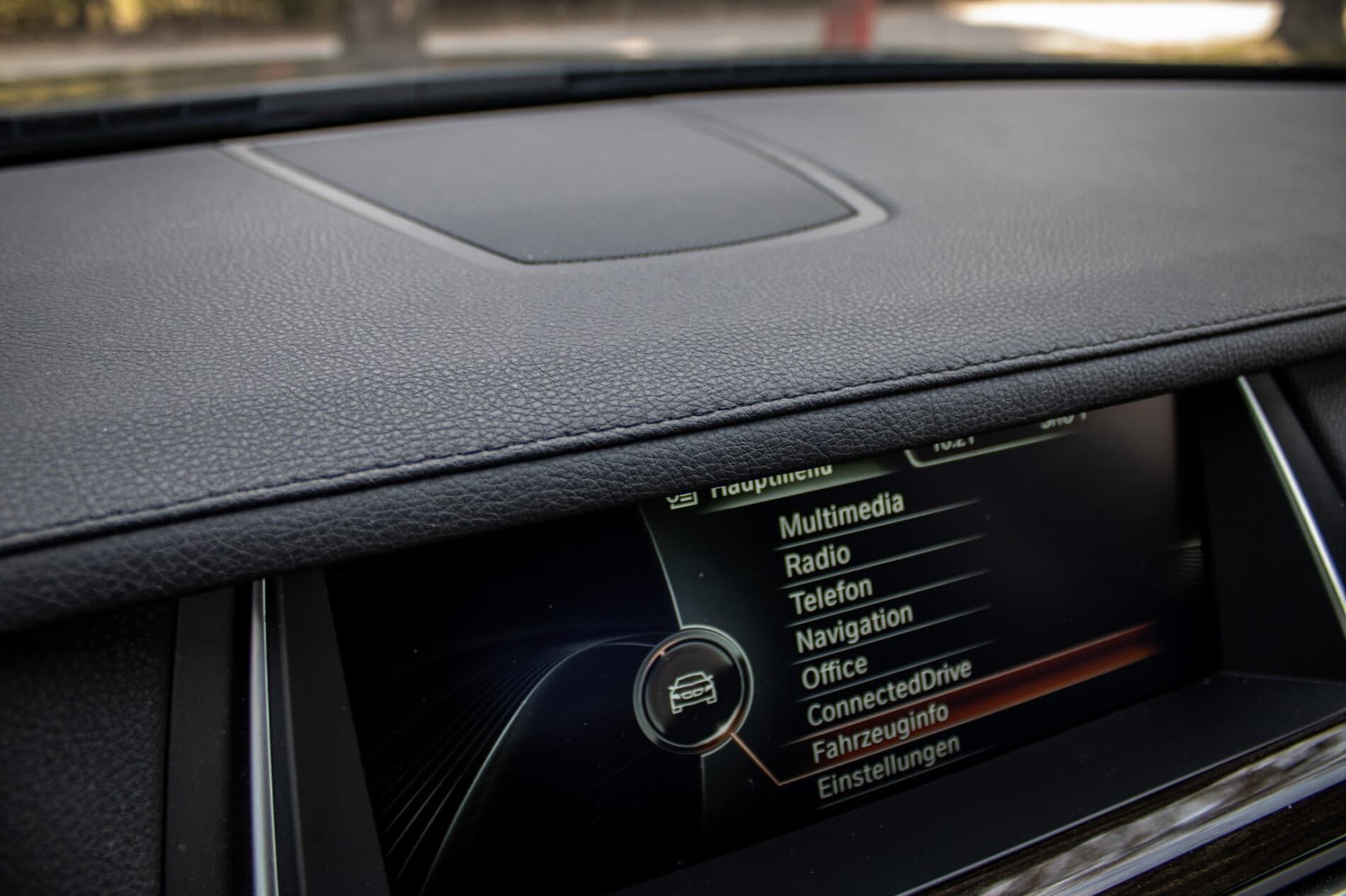 2013 BMW 750d, čierna sedan, 231 861 km