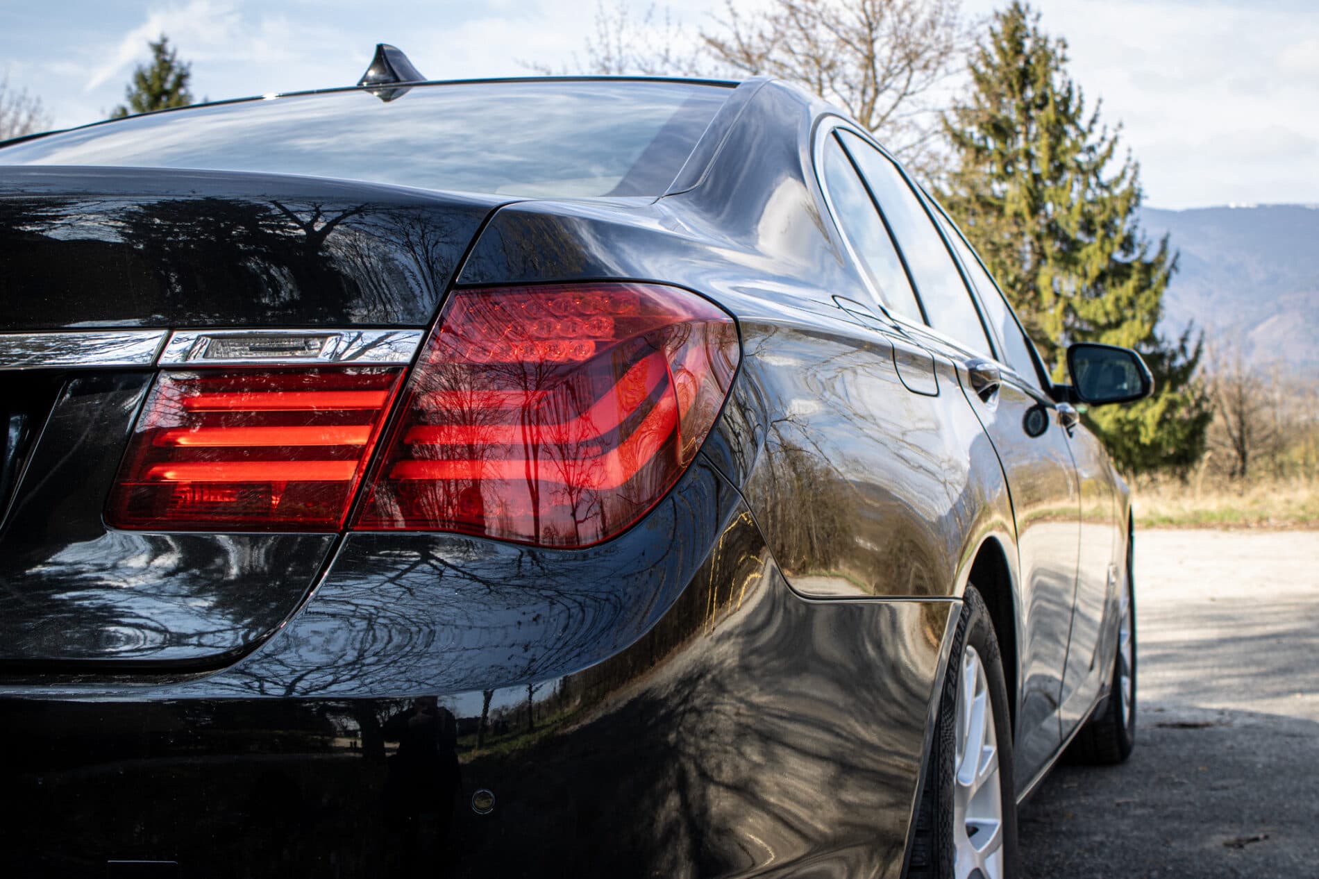 2013 BMW 750d, čierna sedan, 231 861 km