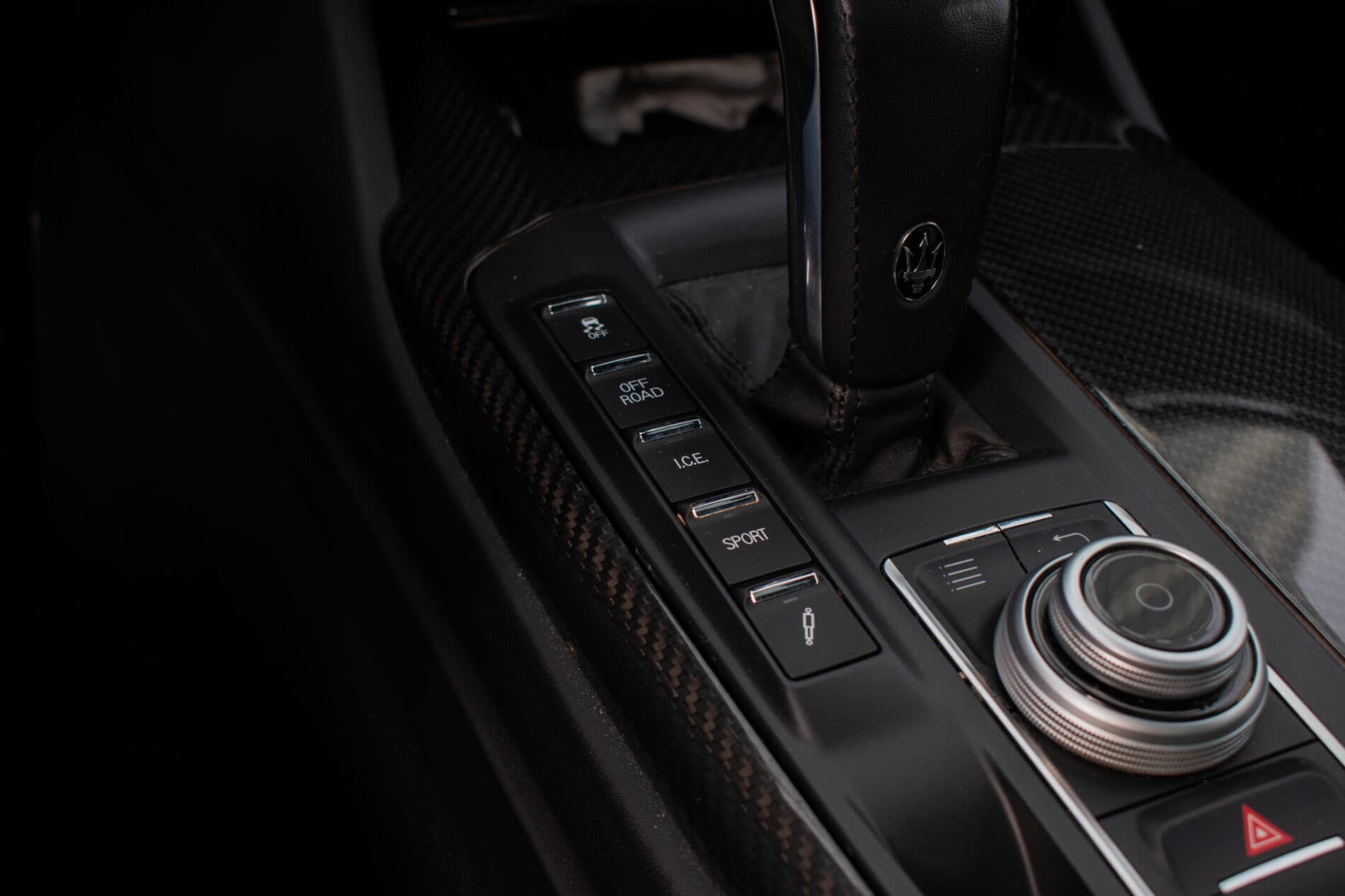 2019 Maserati Levante, biela suv, 85 819 km