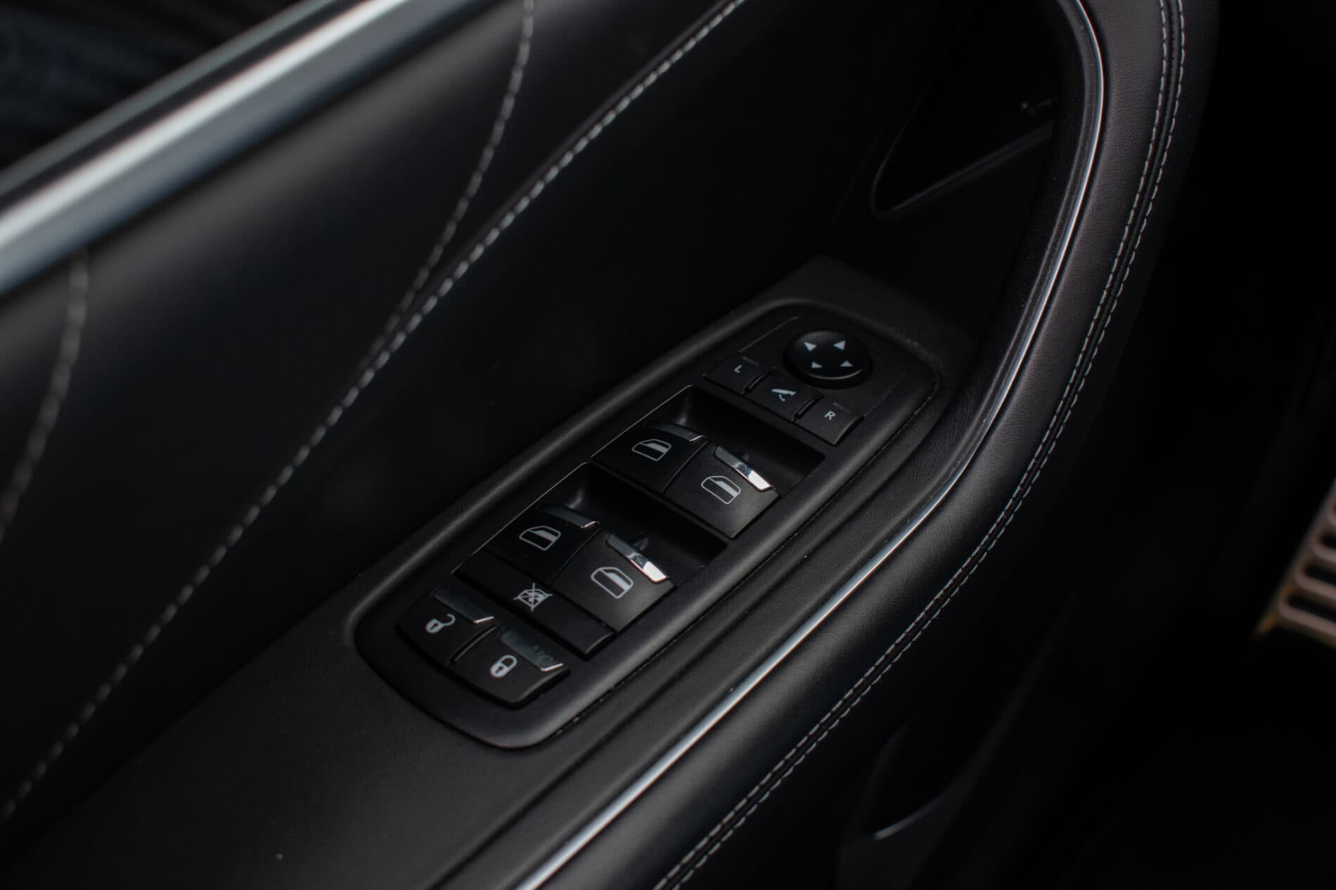 2019 Maserati Levante, biela suv, 85 819 km