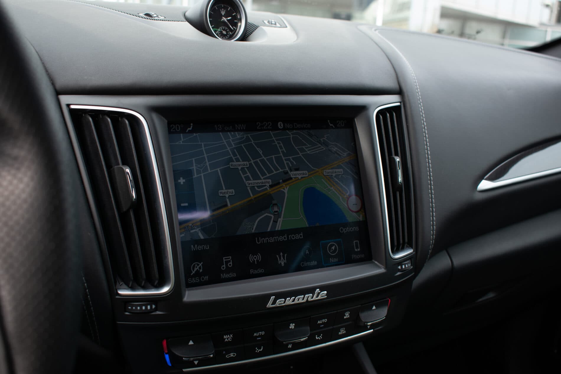 2019 Maserati Levante, biela suv, 85 819 km