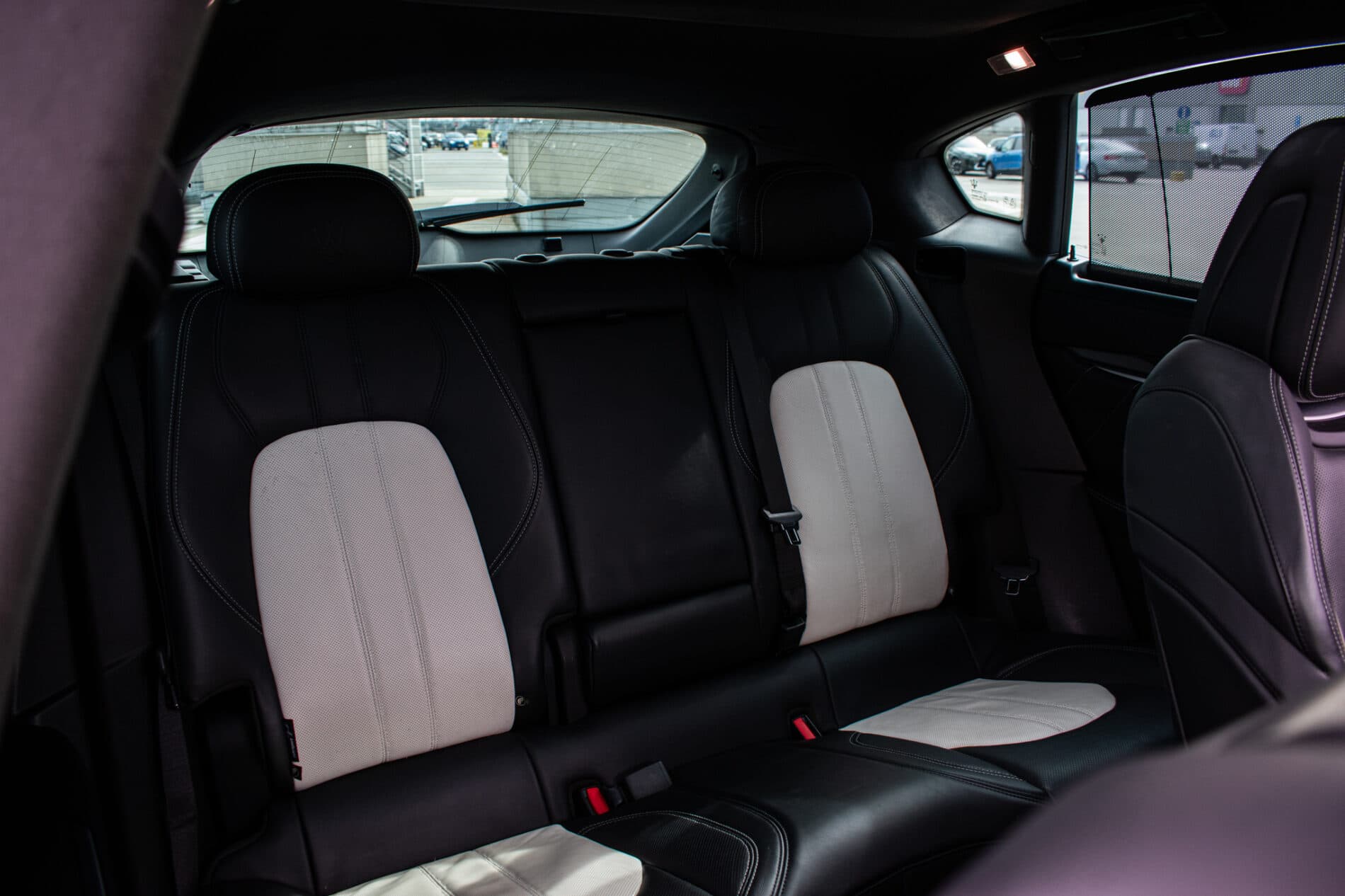 2019 Maserati Levante, biela suv, 85 819 km