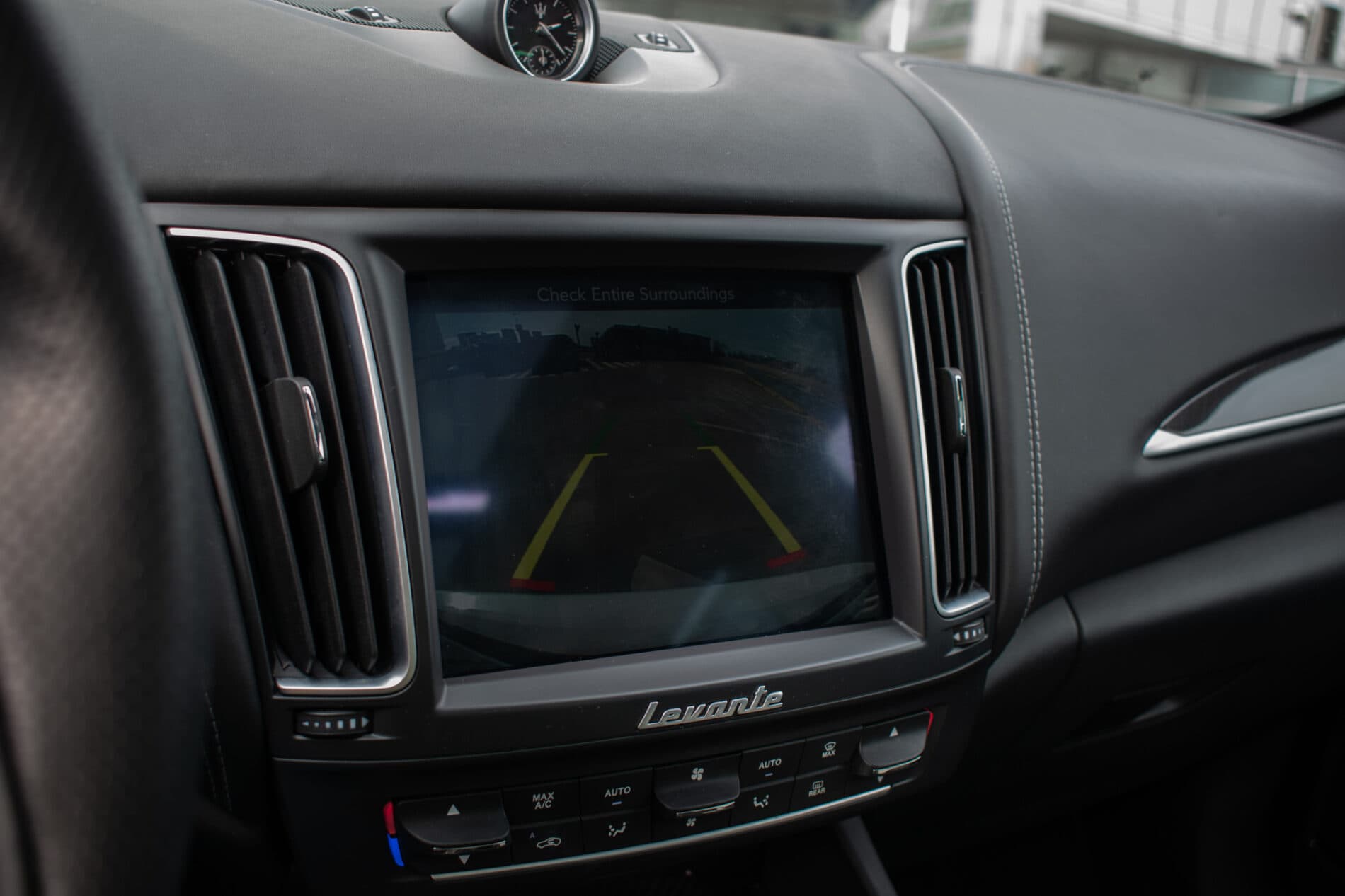 2019 Maserati Levante, biela suv, 85 819 km