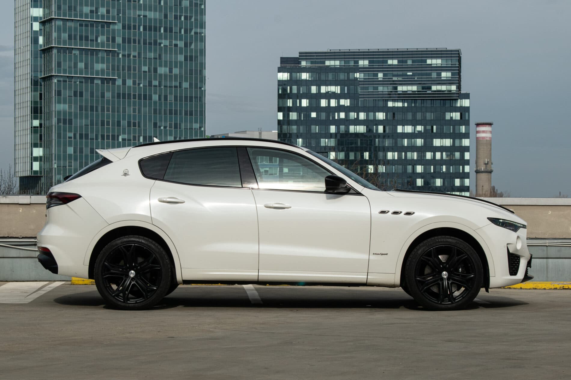 2019 Maserati Levante, biela suv, 85 819 km