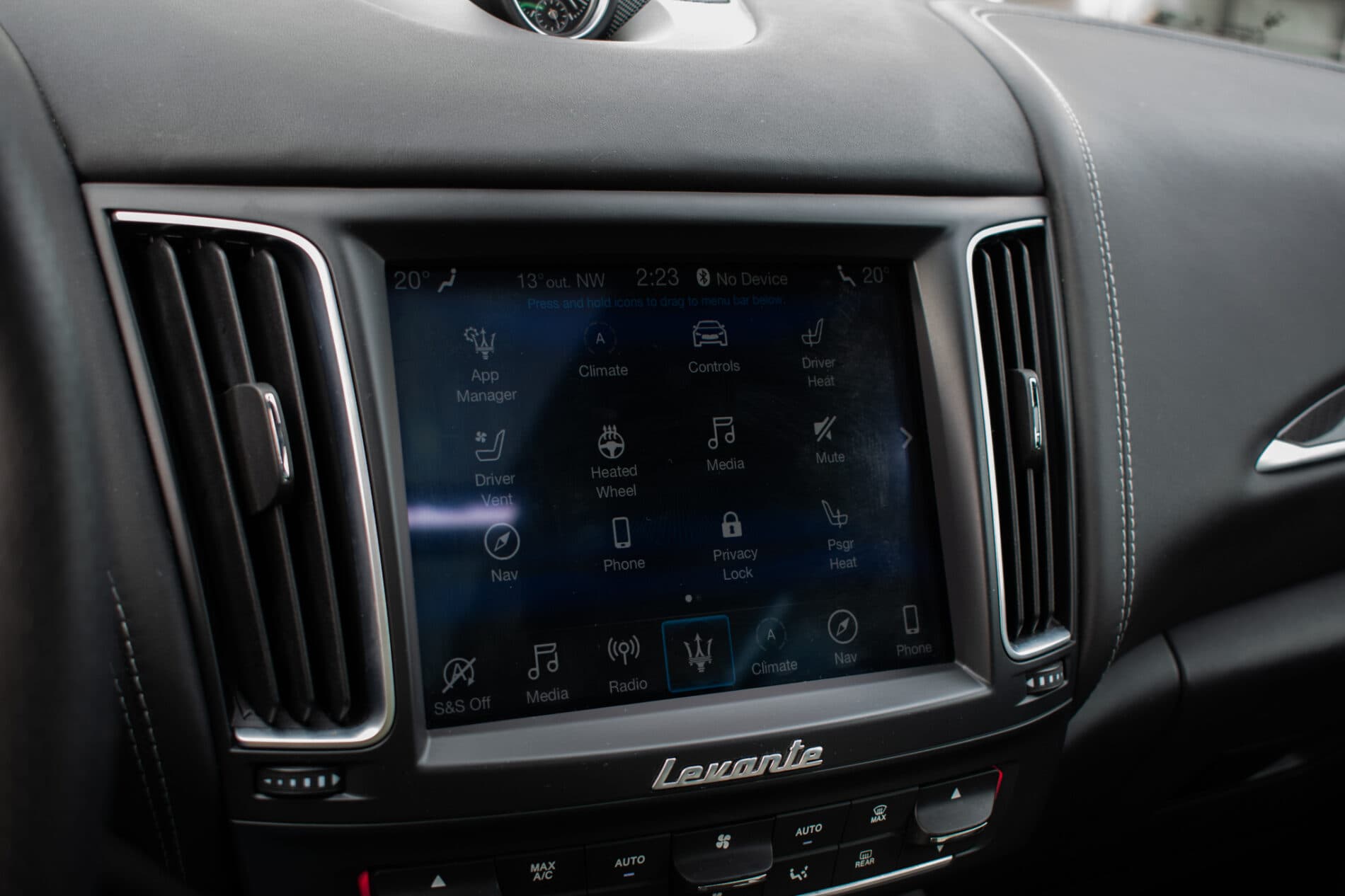 2019 Maserati Levante, biela suv, 85 819 km
