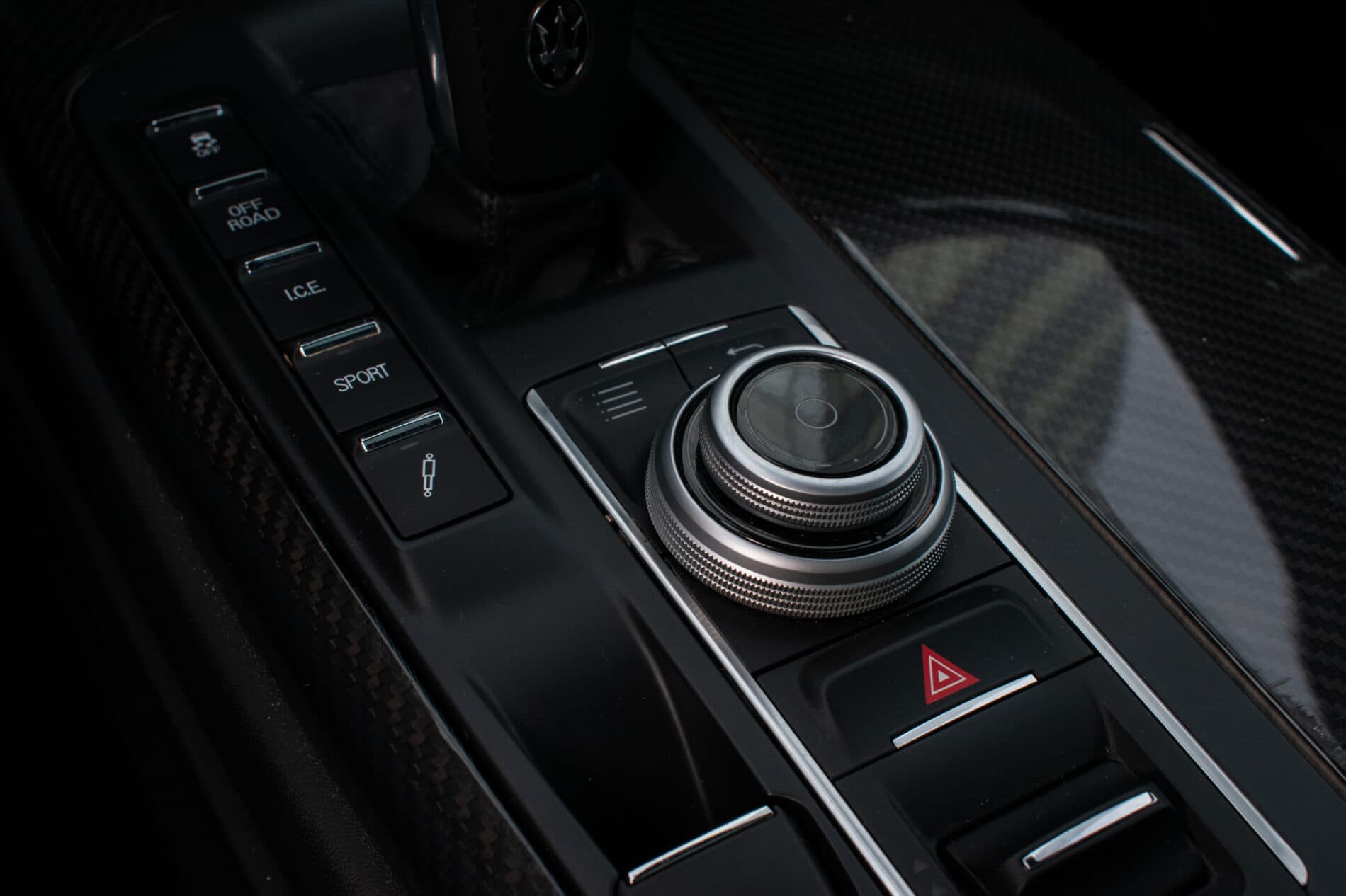 2019 Maserati Levante, biela suv, 85 819 km