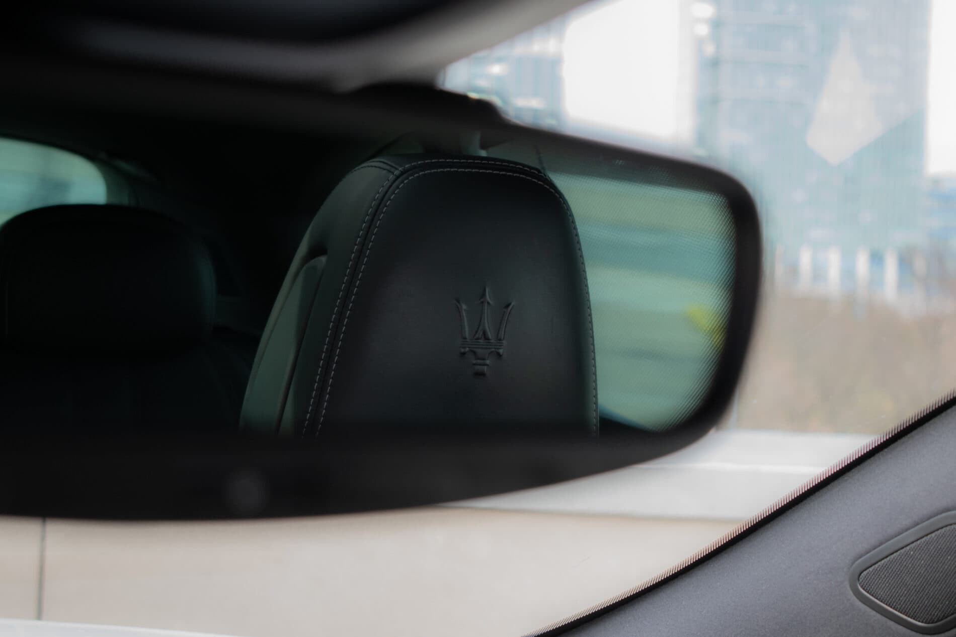 2019 Maserati Levante, biela suv, 85 819 km