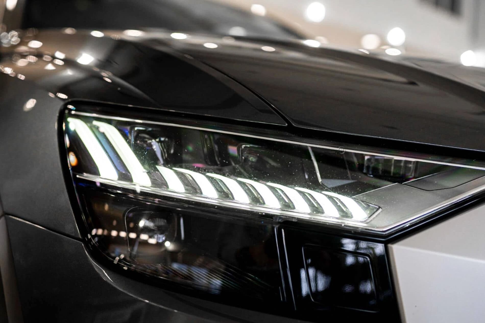 2021 AUDI SQ8, sivá suv, 122 000 km