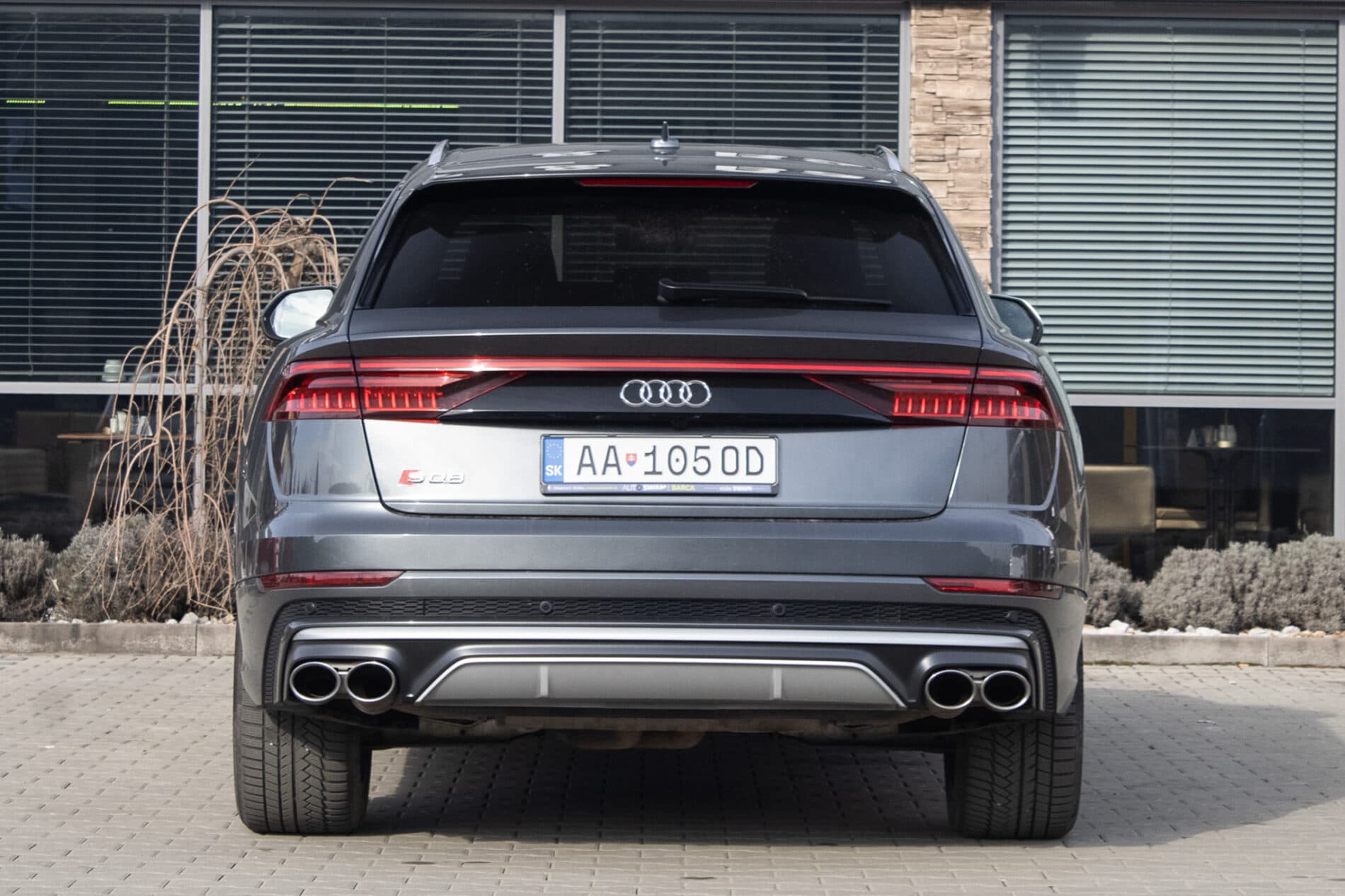 2021 AUDI SQ8, sivá suv, 122 000 km