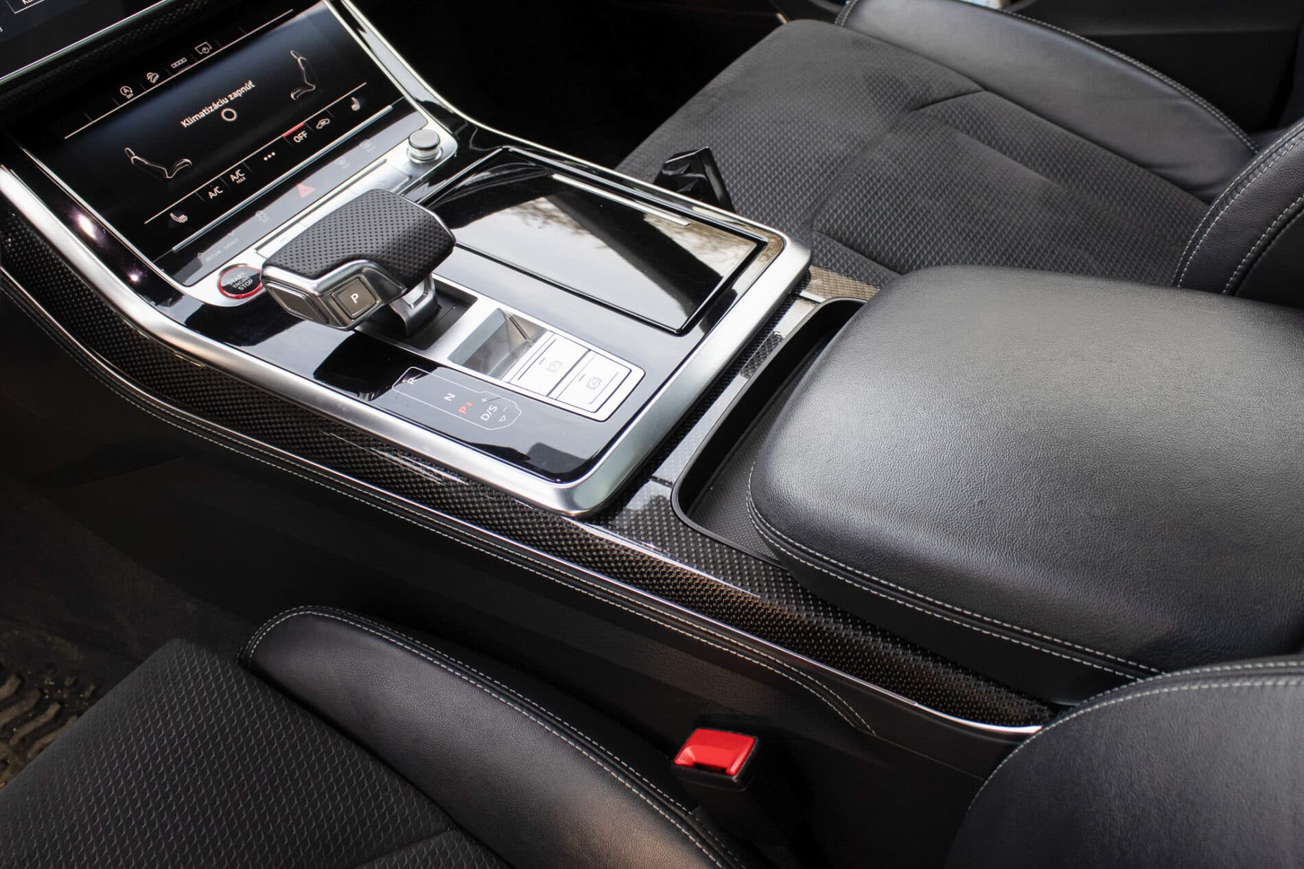 2021 AUDI SQ8, sivá suv, 122 000 km